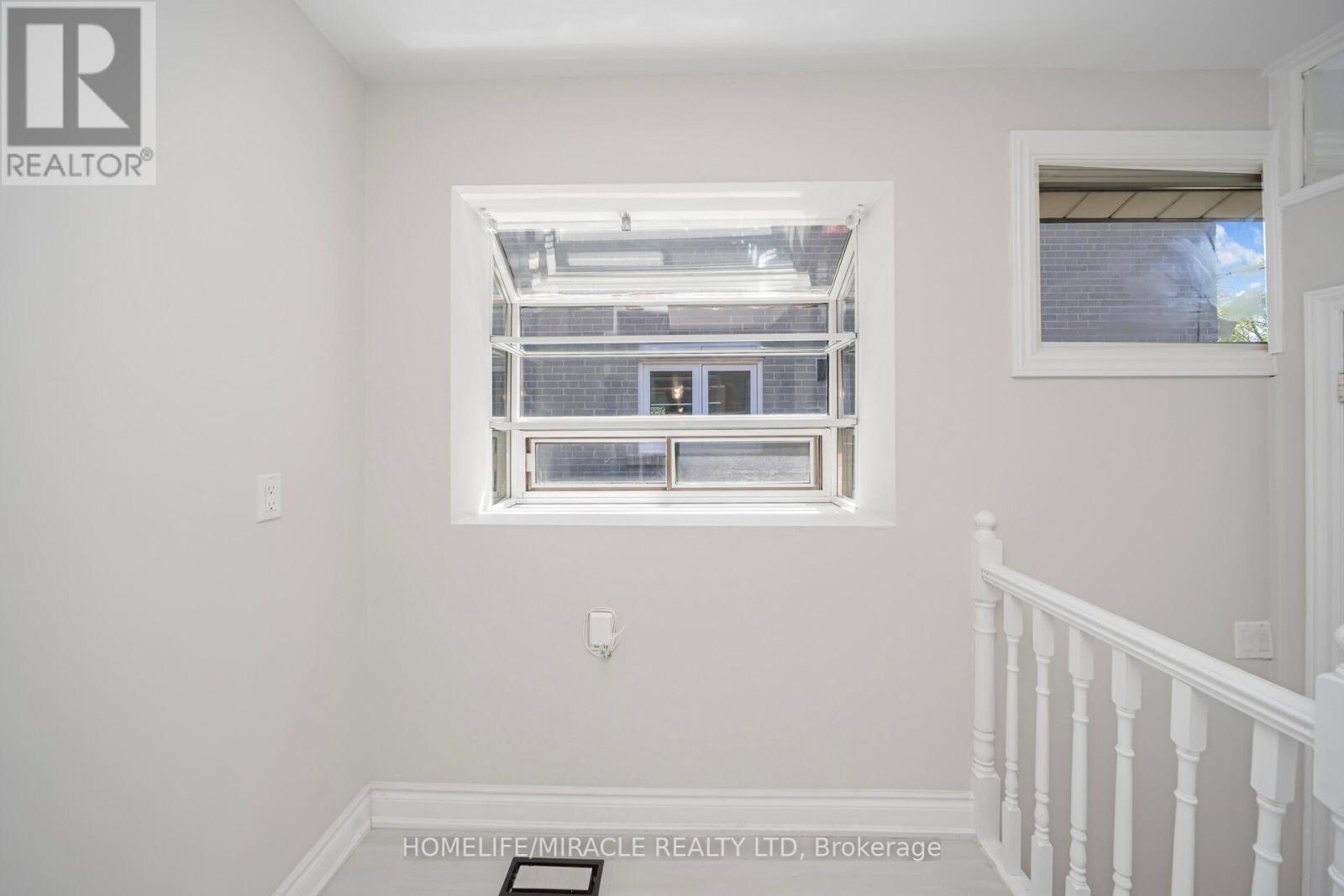 106 Silverstone Drive, Toronto, Ontario  M9V 3G7 - Photo 16 - W12170396