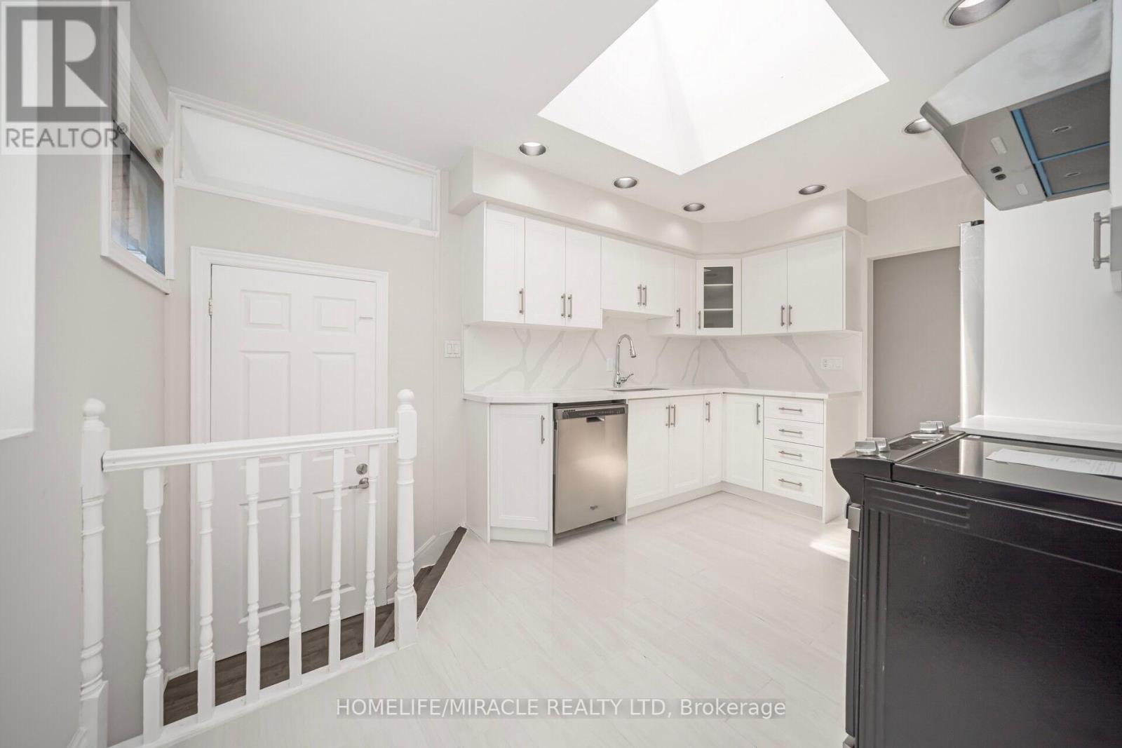 106 Silverstone Drive, Toronto, Ontario  M9V 3G7 - Photo 17 - W12170396