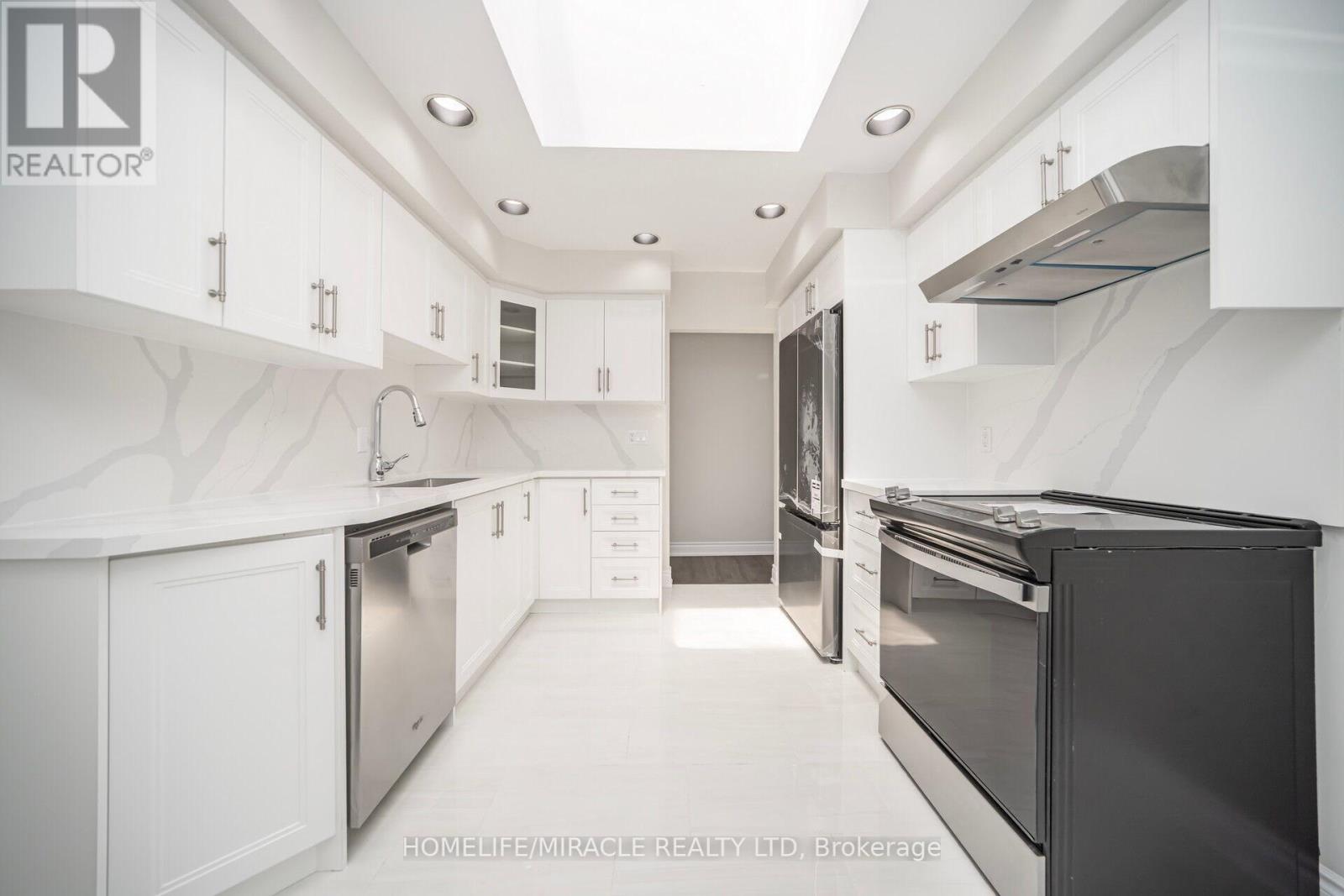 106 Silverstone Drive, Toronto, Ontario  M9V 3G7 - Photo 18 - W12170396