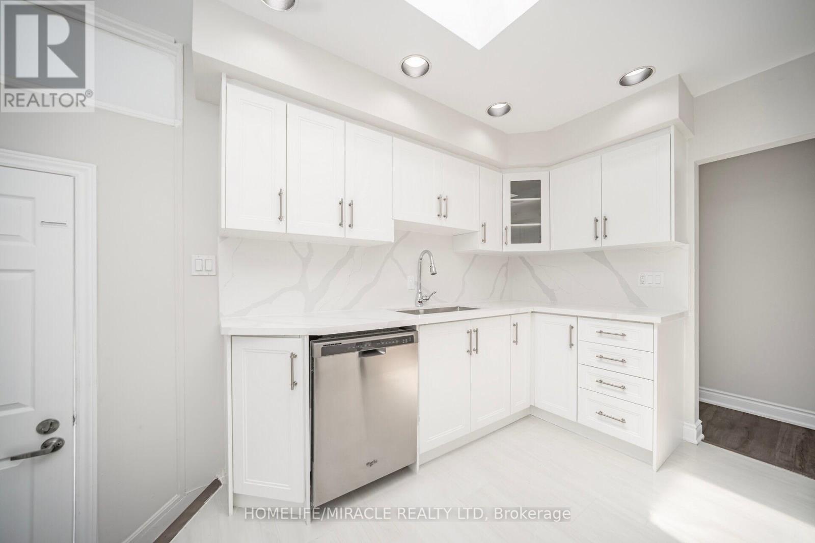 106 Silverstone Drive, Toronto, Ontario  M9V 3G7 - Photo 19 - W12170396