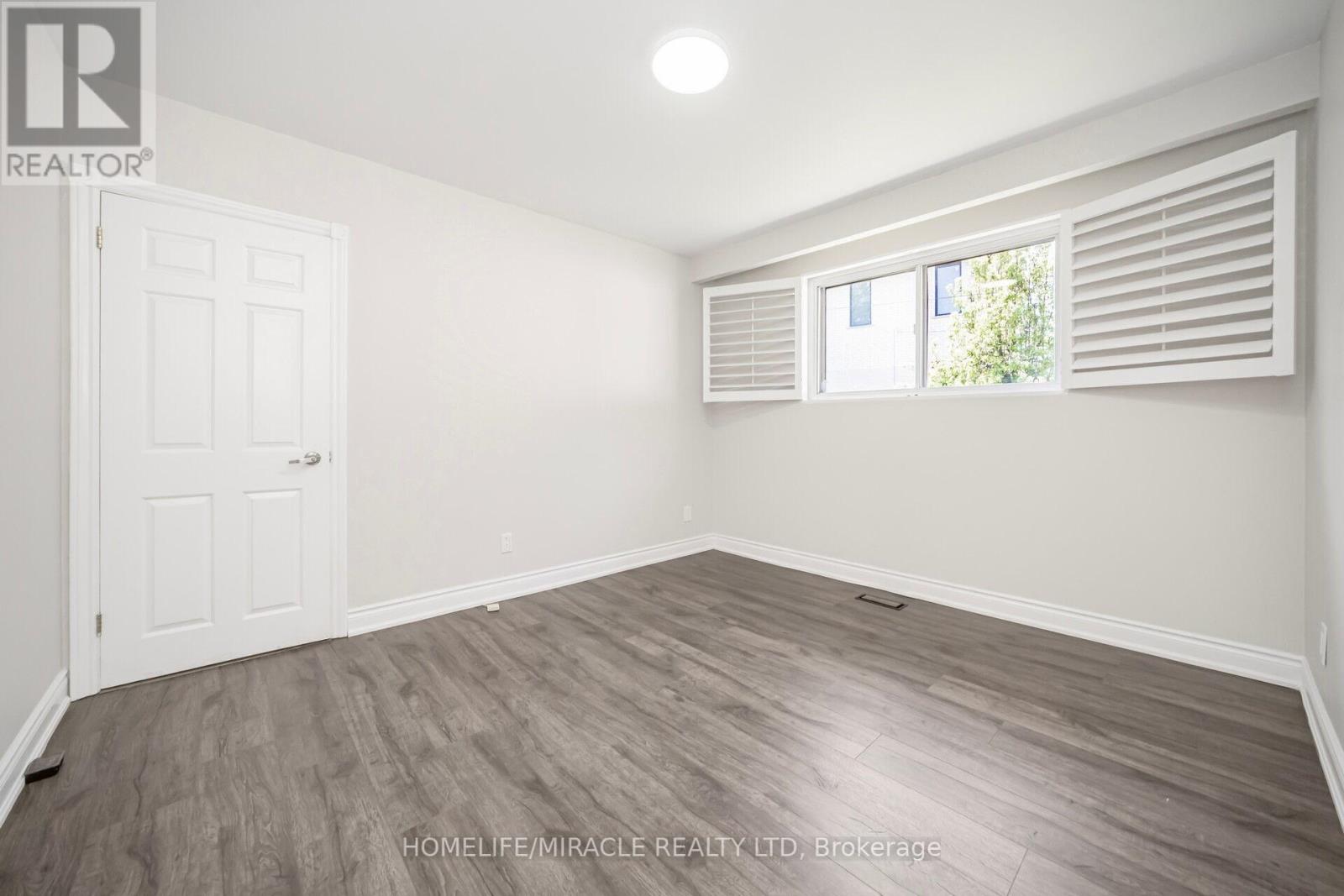 106 Silverstone Drive, Toronto, Ontario  M9V 3G7 - Photo 21 - W12170396