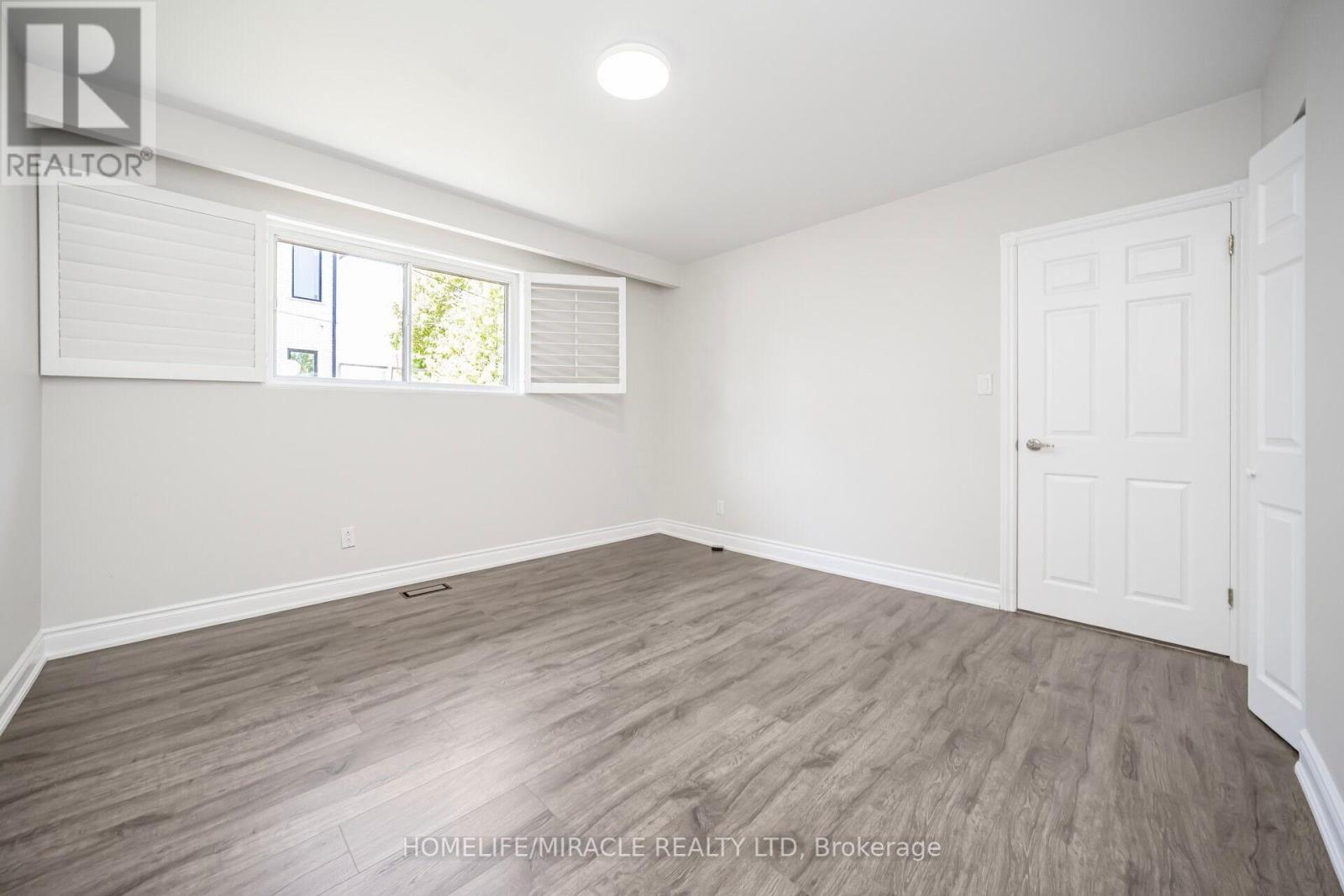 106 Silverstone Drive, Toronto, Ontario  M9V 3G7 - Photo 22 - W12170396
