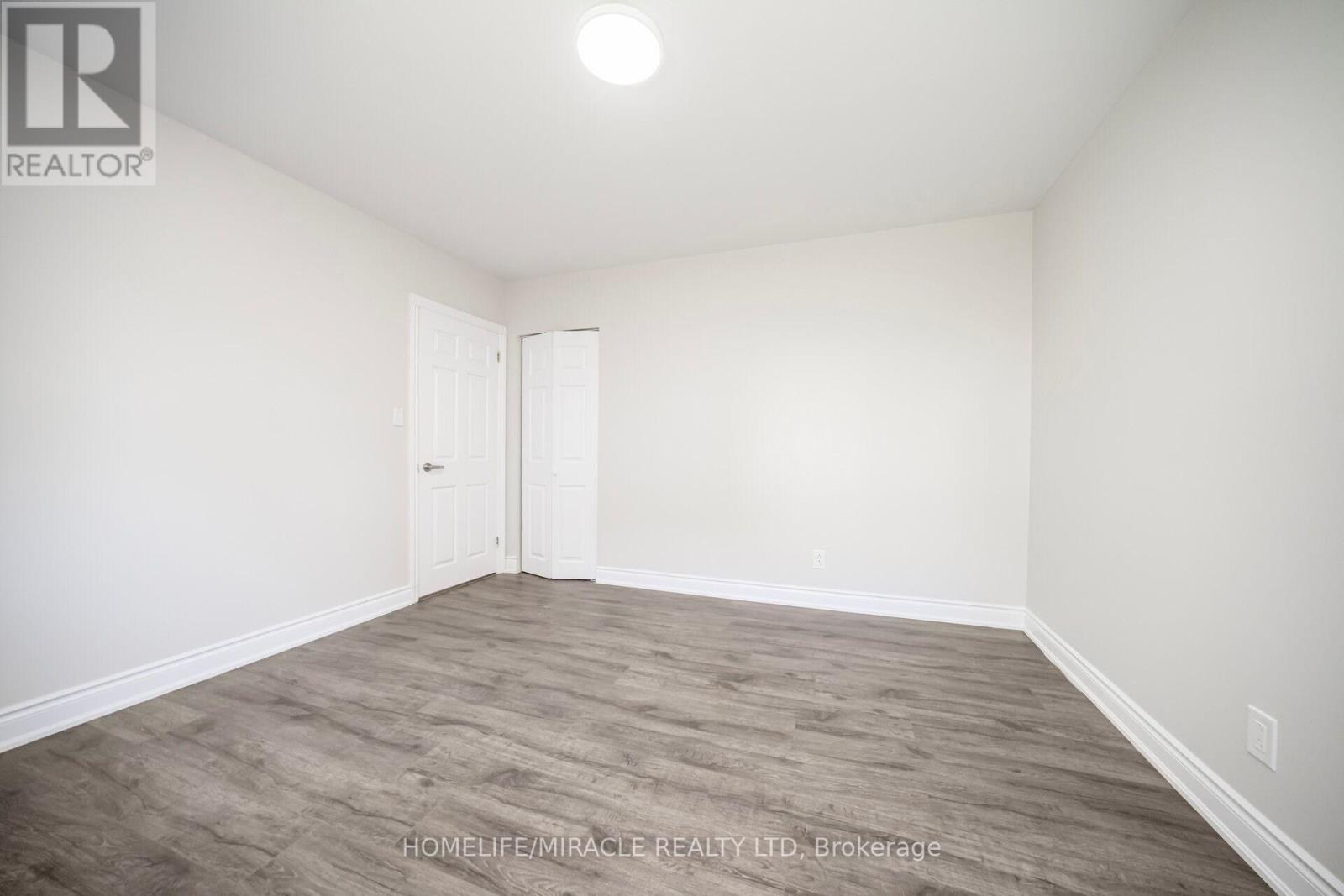 106 Silverstone Drive, Toronto, Ontario  M9V 3G7 - Photo 23 - W12170396