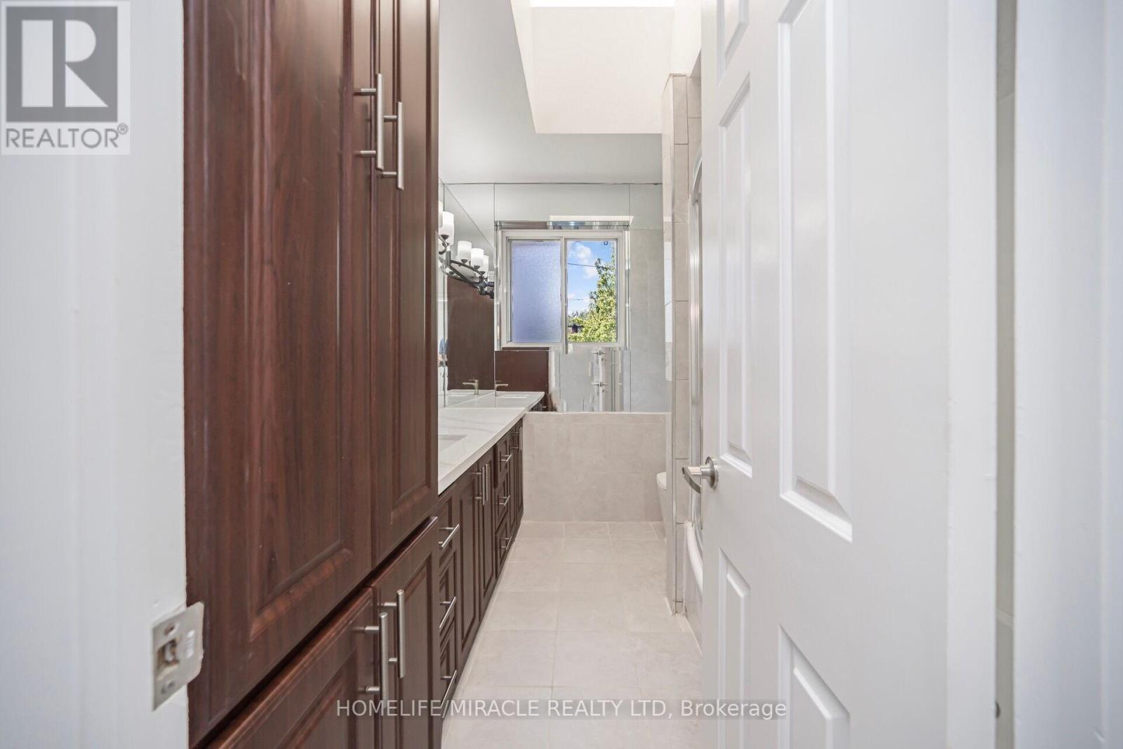 106 Silverstone Drive, Toronto, Ontario  M9V 3G7 - Photo 26 - W12170396