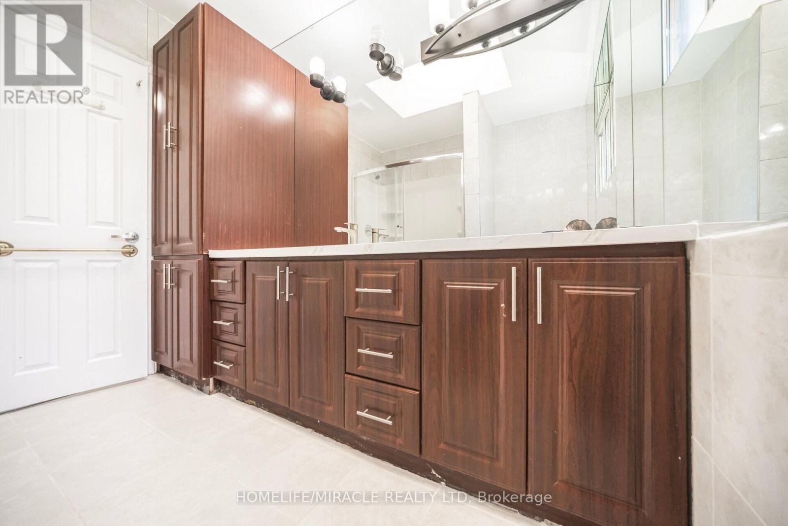 106 Silverstone Drive, Toronto, Ontario  M9V 3G7 - Photo 29 - W12170396