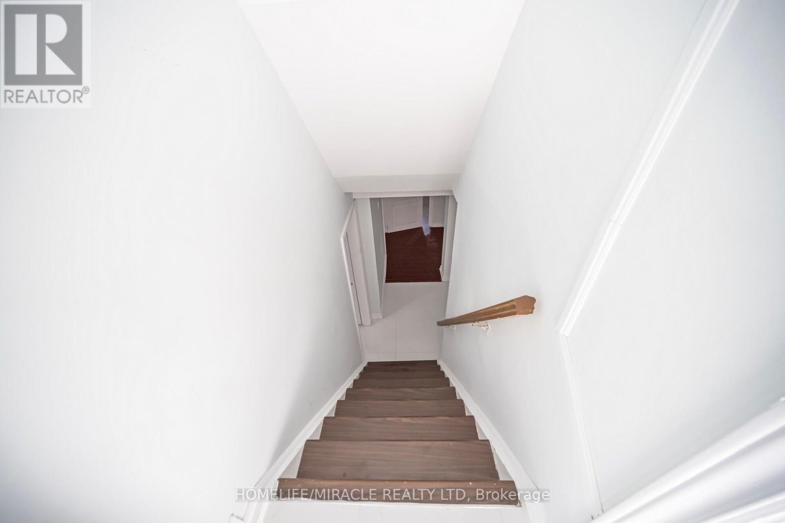 106 Silverstone Drive, Toronto, Ontario  M9V 3G7 - Photo 32 - W12170396
