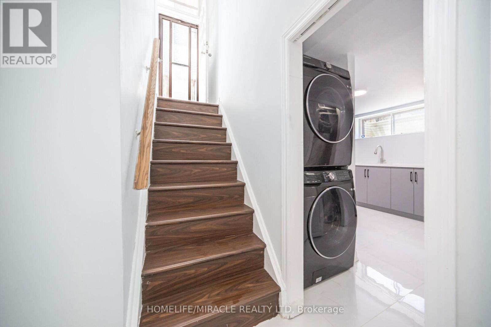 106 Silverstone Drive, Toronto, Ontario  M9V 3G7 - Photo 33 - W12170396