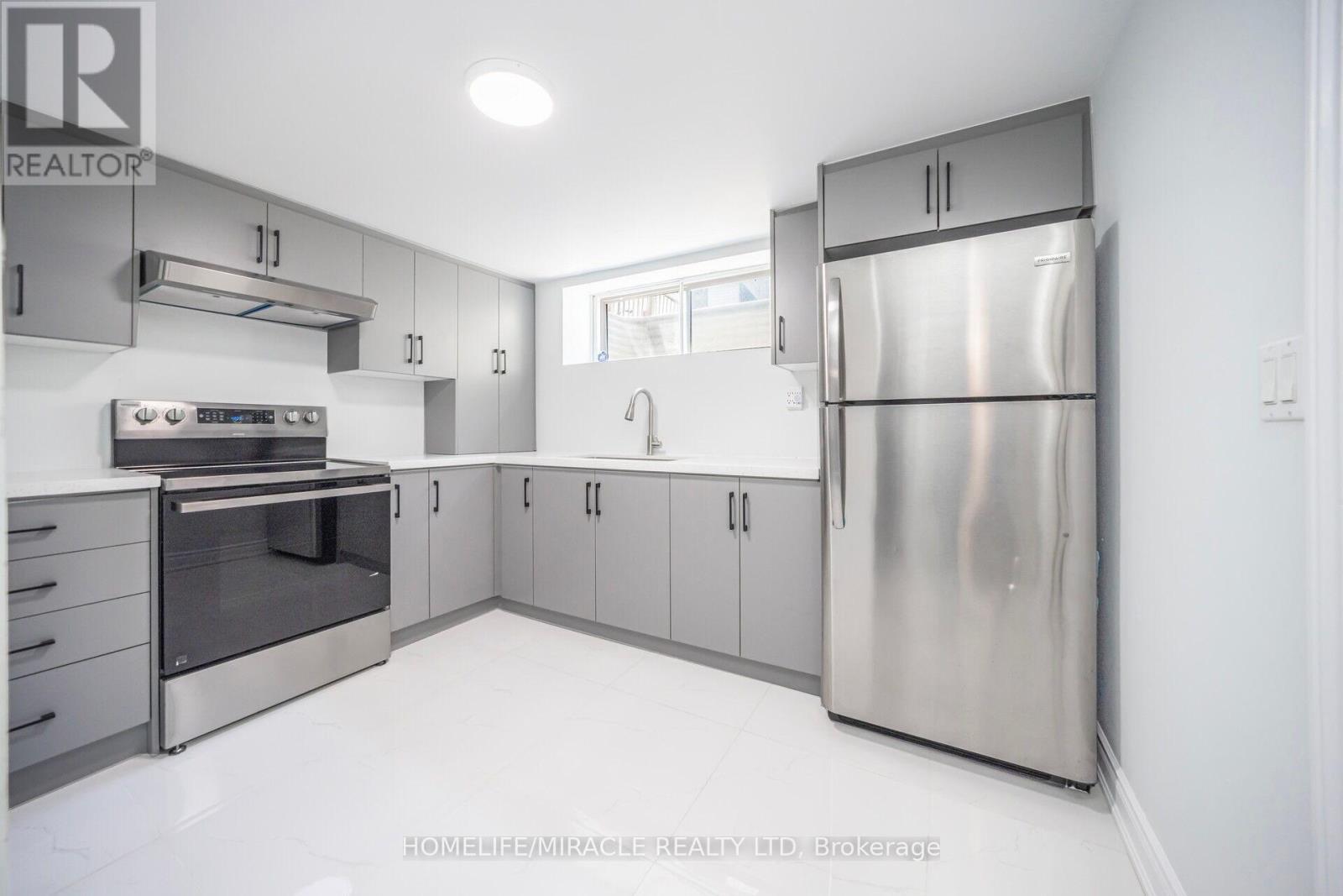 106 Silverstone Drive, Toronto, Ontario  M9V 3G7 - Photo 34 - W12170396