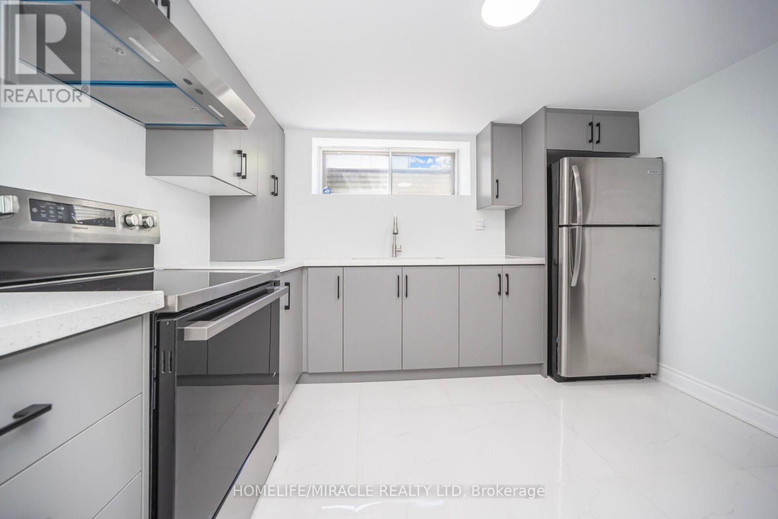 106 Silverstone Drive, Toronto, Ontario  M9V 3G7 - Photo 35 - W12170396