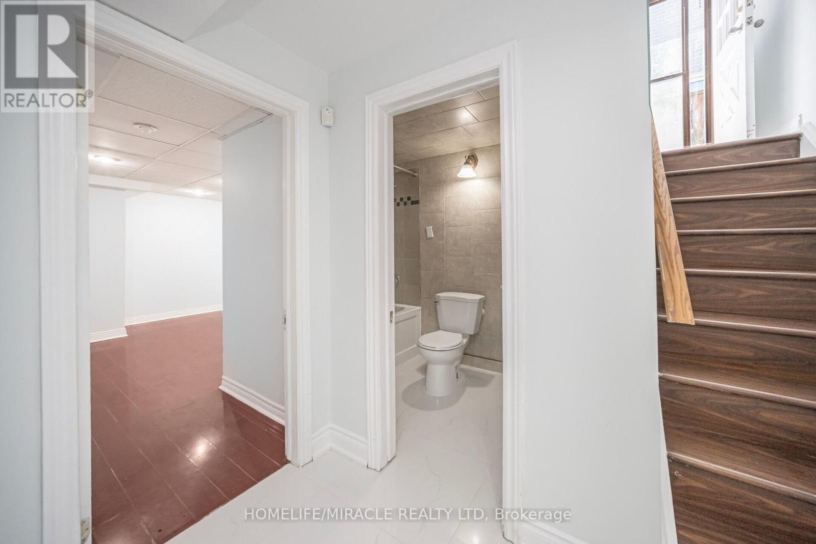 106 Silverstone Drive, Toronto, Ontario  M9V 3G7 - Photo 36 - W12170396