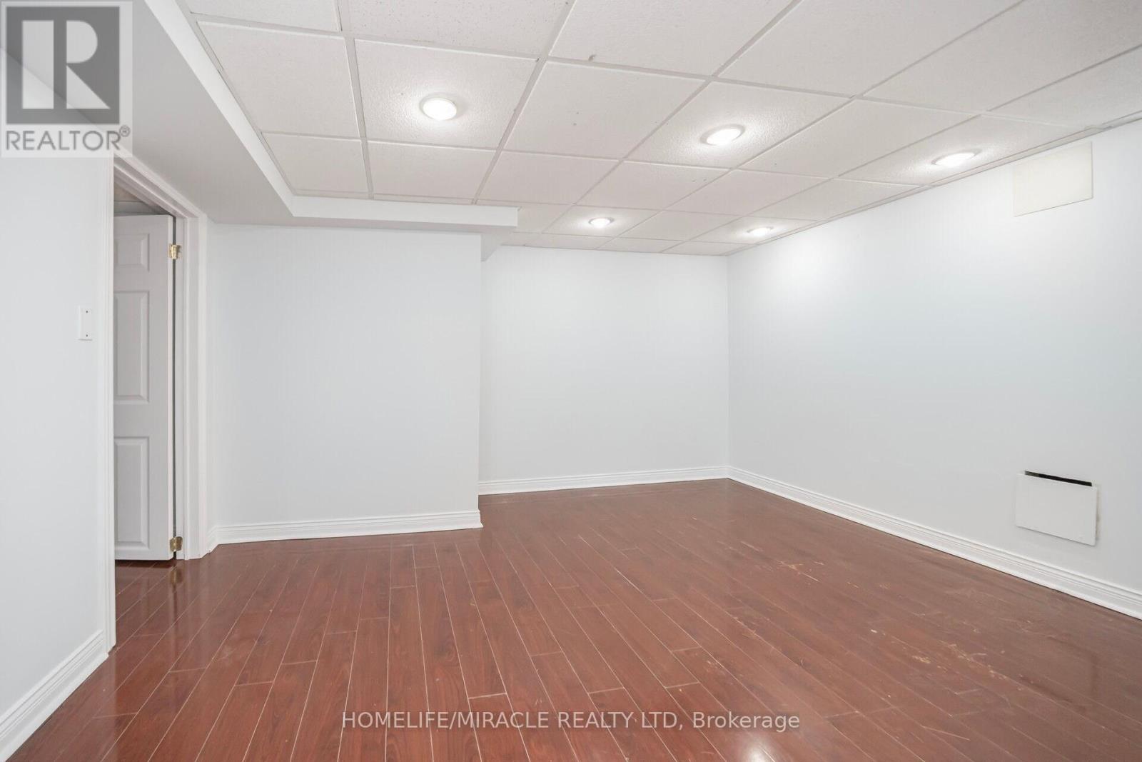 106 Silverstone Drive, Toronto, Ontario  M9V 3G7 - Photo 38 - W12170396