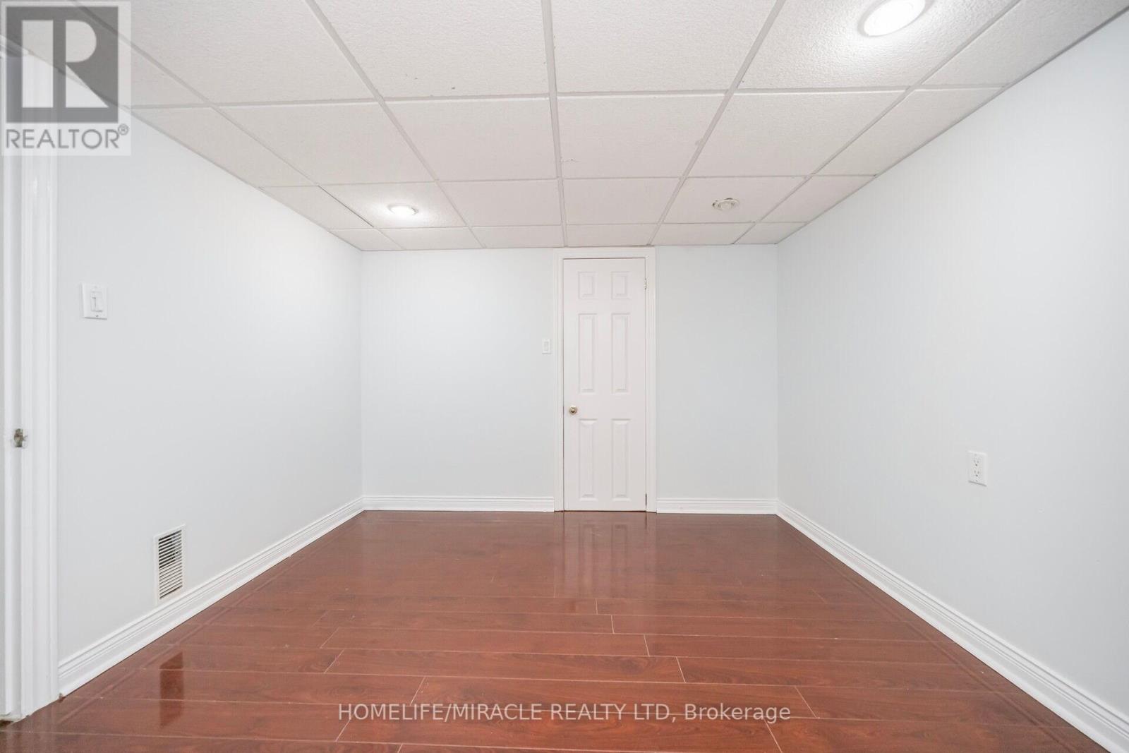 106 Silverstone Drive, Toronto, Ontario  M9V 3G7 - Photo 40 - W12170396