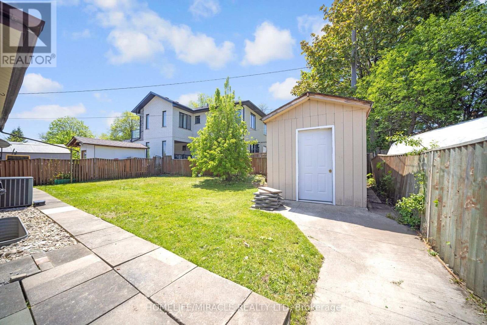 106 Silverstone Drive, Toronto, Ontario  M9V 3G7 - Photo 46 - W12170396