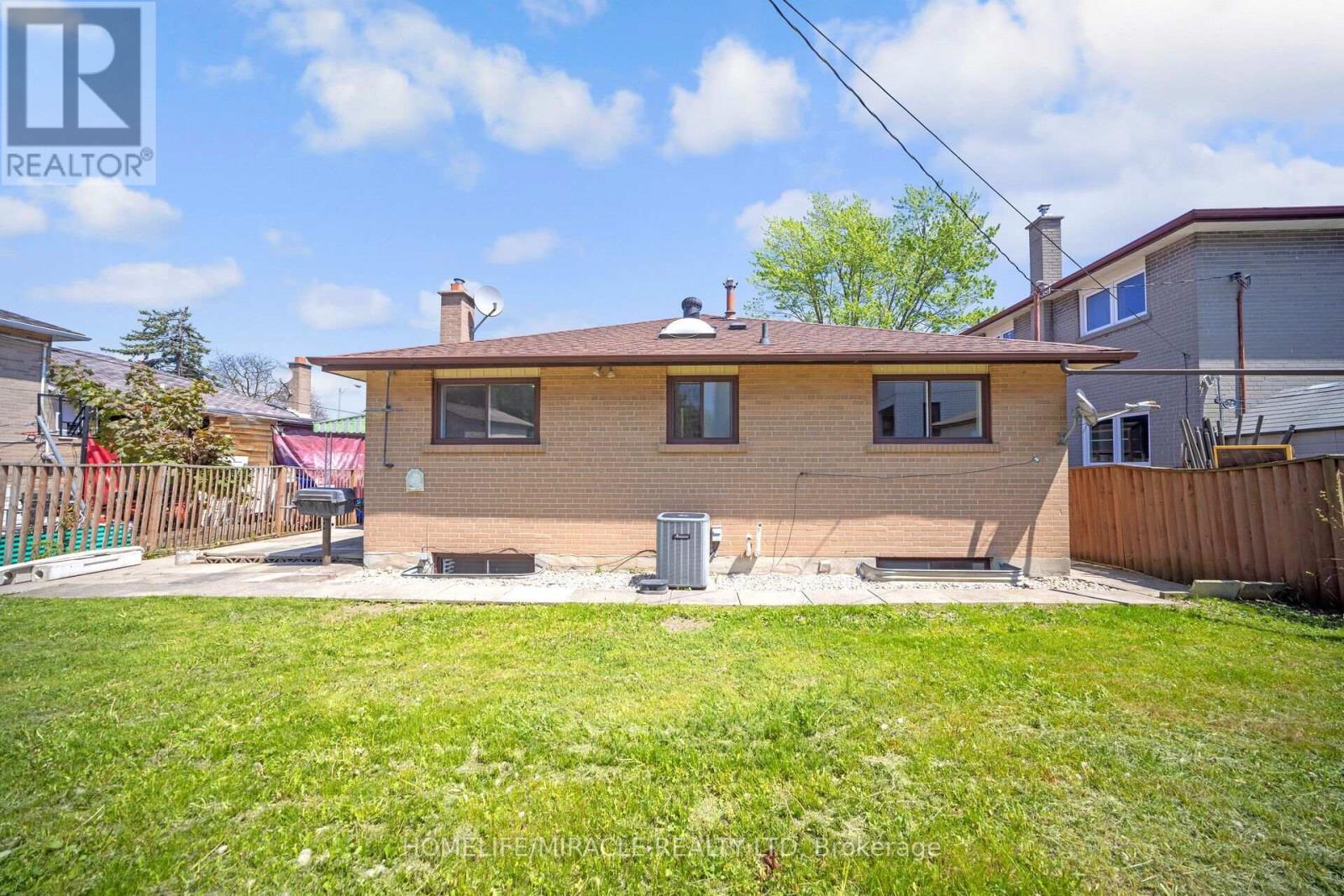 106 Silverstone Drive, Toronto, Ontario  M9V 3G7 - Photo 48 - W12170396