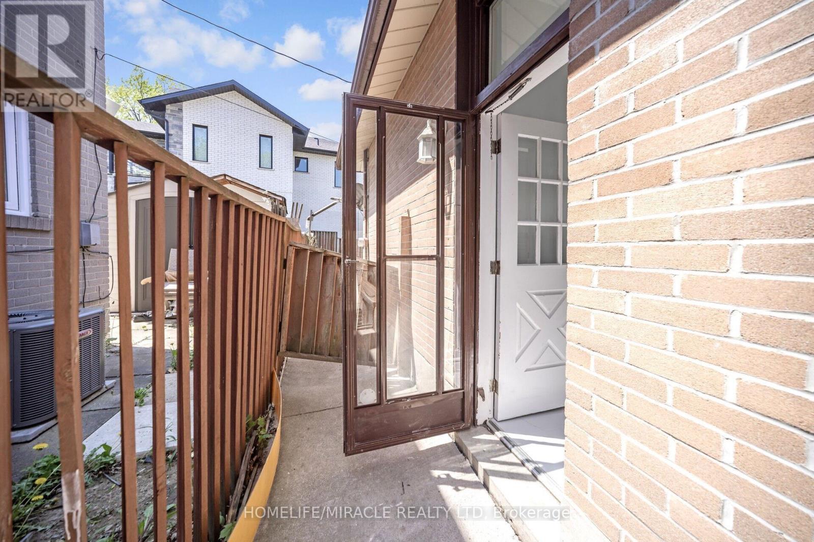 106 Silverstone Drive, Toronto, Ontario  M9V 3G7 - Photo 49 - W12170396