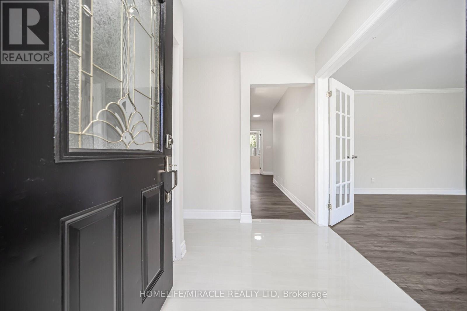106 Silverstone Drive, Toronto, Ontario  M9V 3G7 - Photo 5 - W12170396