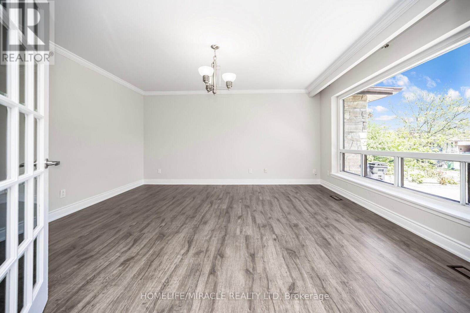 106 Silverstone Drive, Toronto, Ontario  M9V 3G7 - Photo 7 - W12170396