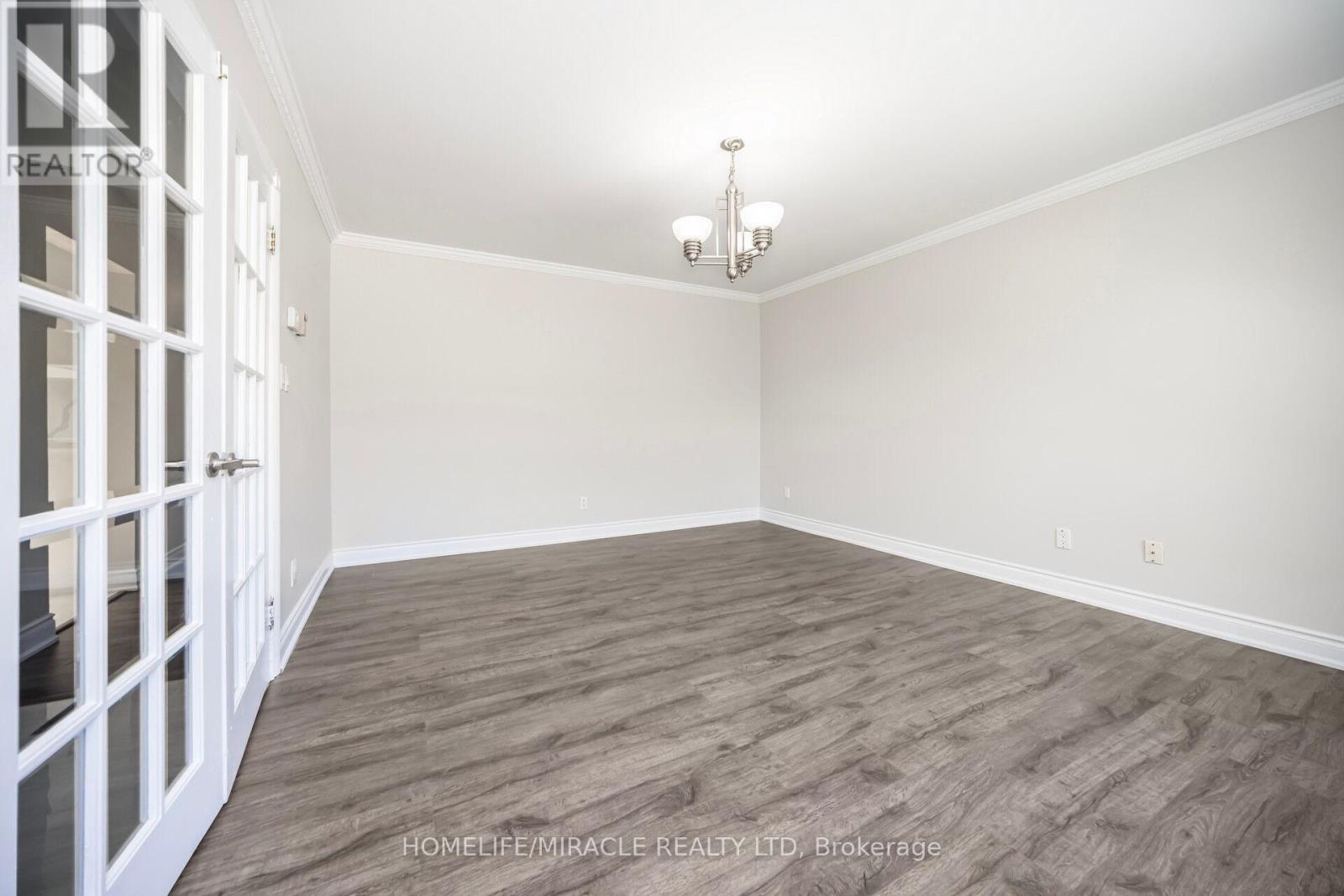 106 Silverstone Drive, Toronto, Ontario  M9V 3G7 - Photo 8 - W12170396