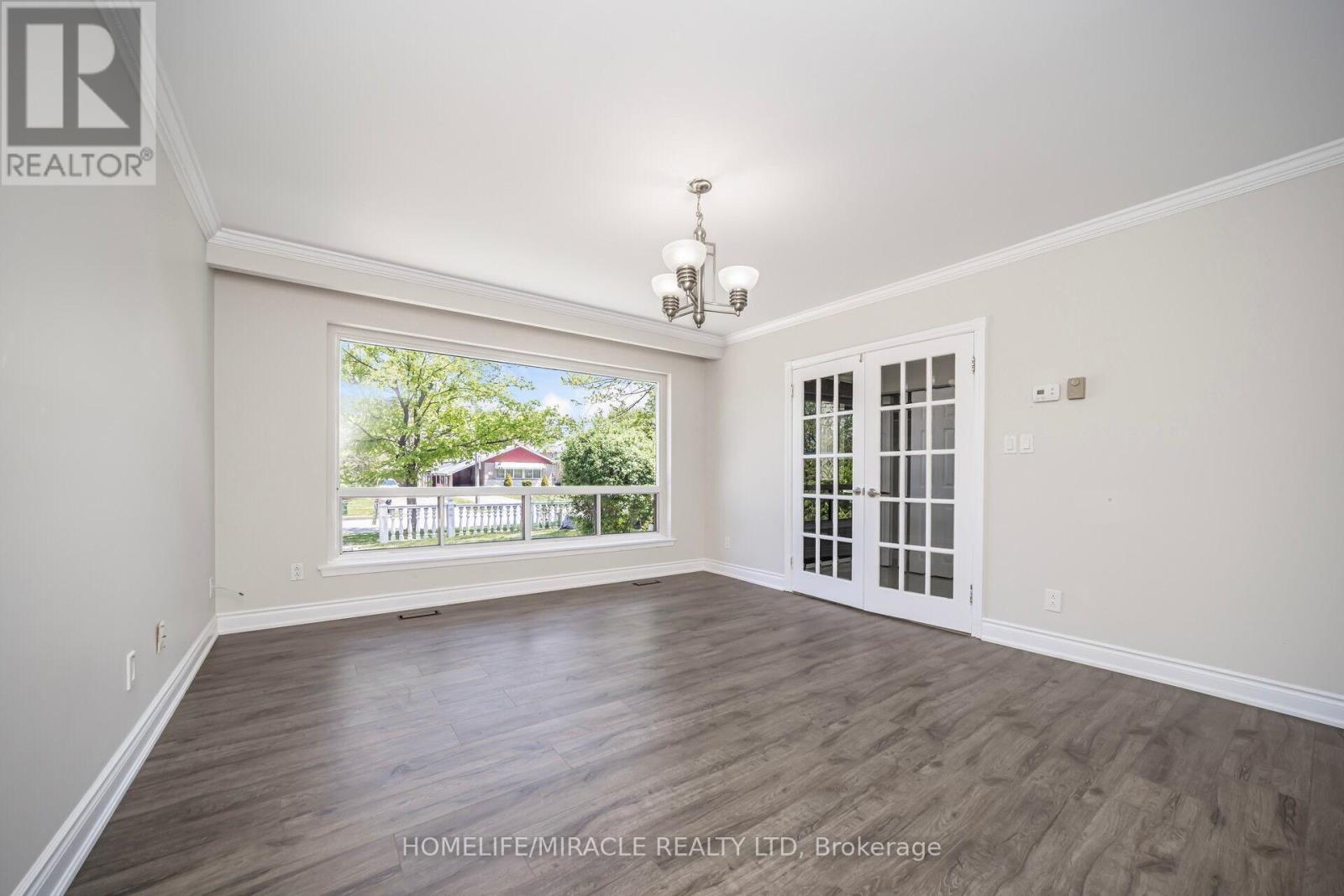 106 Silverstone Drive, Toronto, Ontario  M9V 3G7 - Photo 9 - W12170396