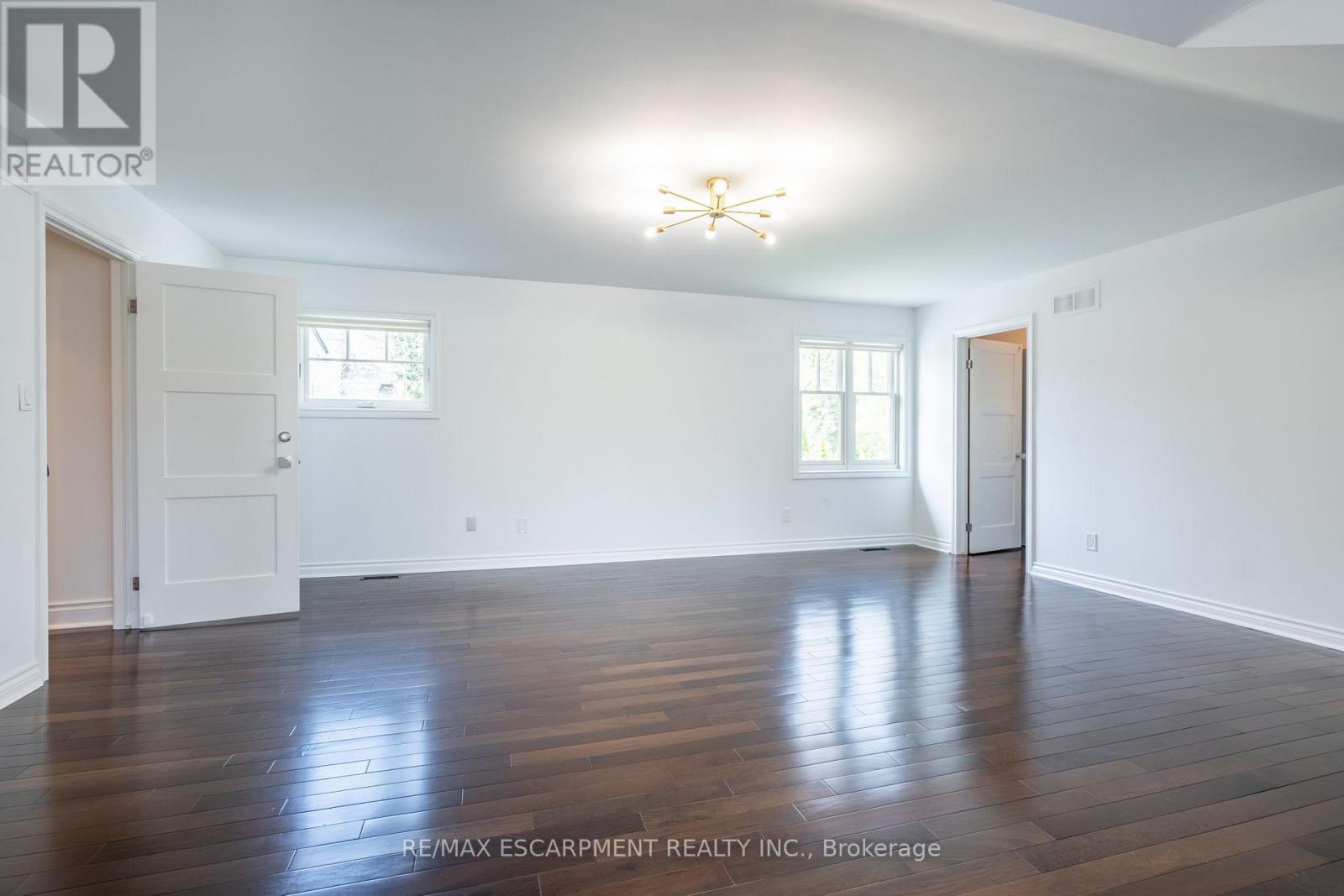 3045 Lakeshore Road, Burlington, Ontario  L7N 1A2 - Photo 27 - W12170398