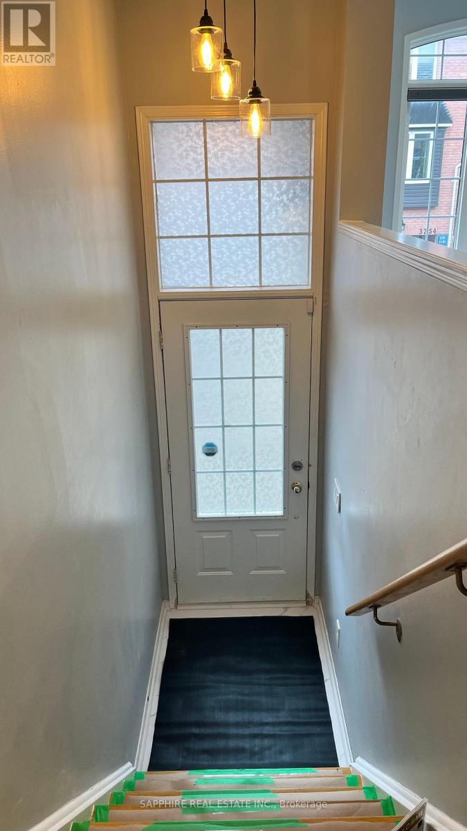 3255 Redpath Circle, Mississauga (Lisgar), Ontario  L5N 8R3 - Photo 4 - W12170406