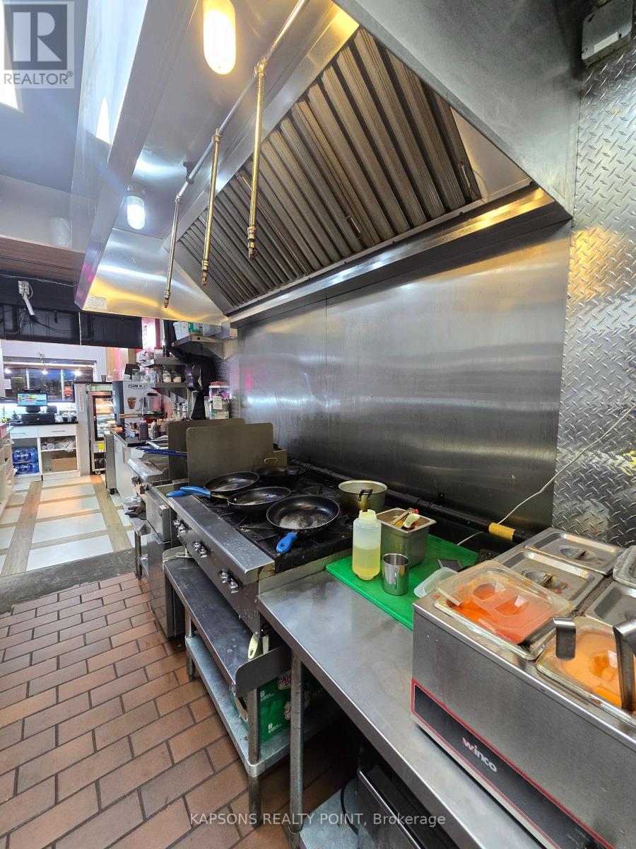 20 - 22 Main Street S, Brampton, Ontario  L6W 2C3 - Photo 6 - W12170414