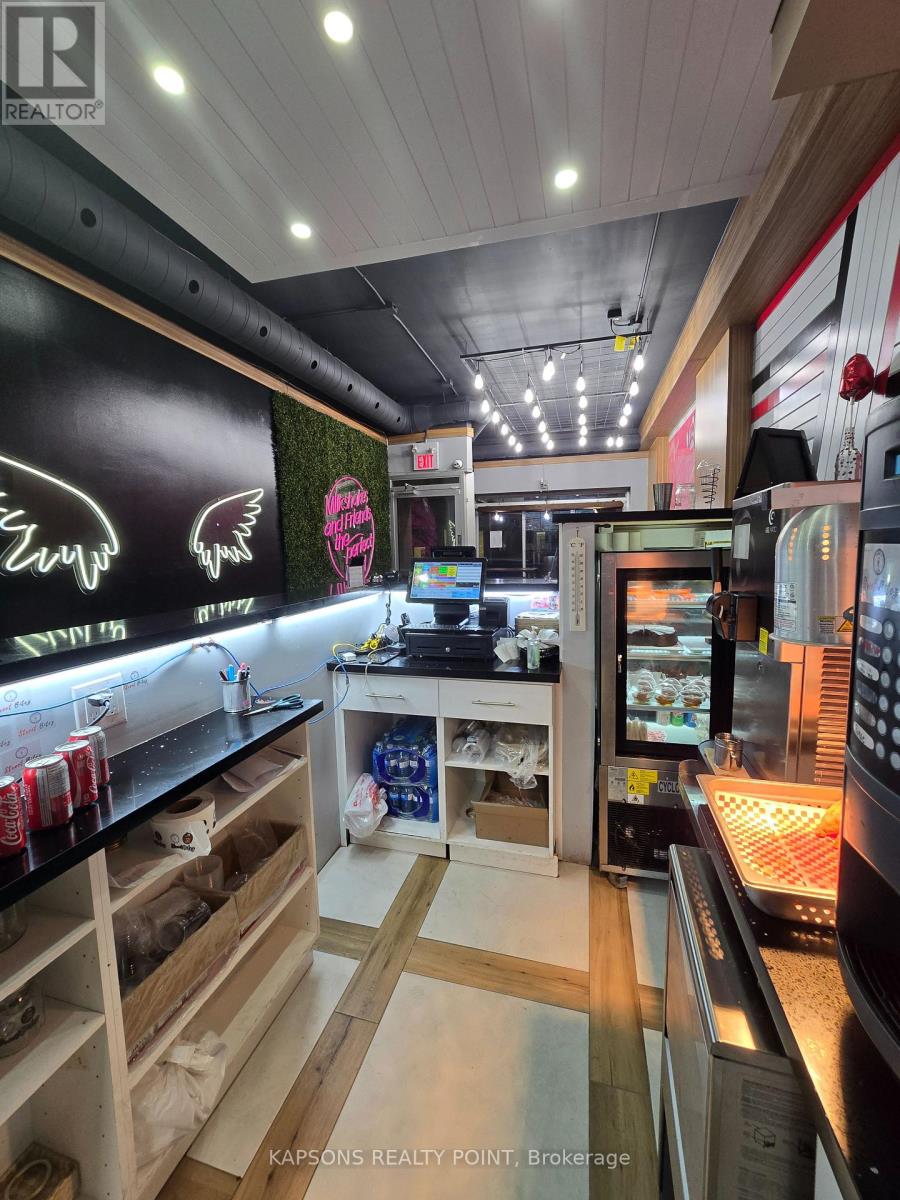 20 - 22 Main Street S, Brampton, Ontario  L6W 2C3 - Photo 8 - W12170414