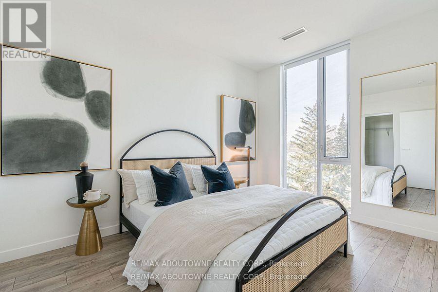 B0902 - 125 Bronte Road, Oakville, Ontario  L6L 3C1 - Photo 11 - W12170426