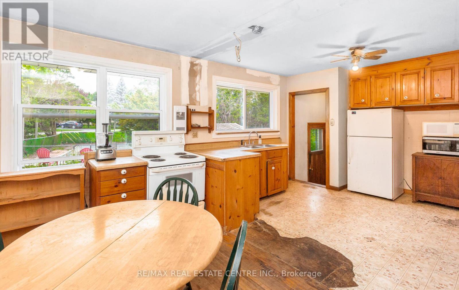 6 Stewarttown Road, Halton Hills, Ontario  L7G 4S5 - Photo 14 - W12170427