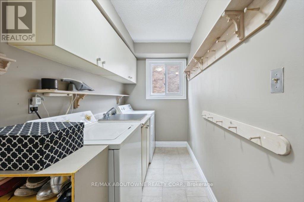 2084 Markle Drive, Oakville, Ontario  L6H 3T3 - Photo 21 - W12170430