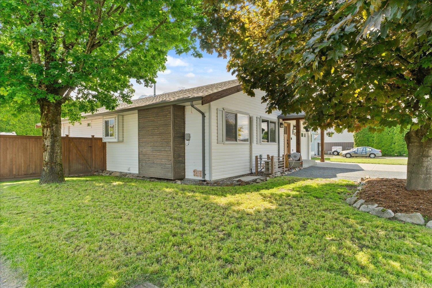 Property at 1688 PARKWOOD DRIVE image 4