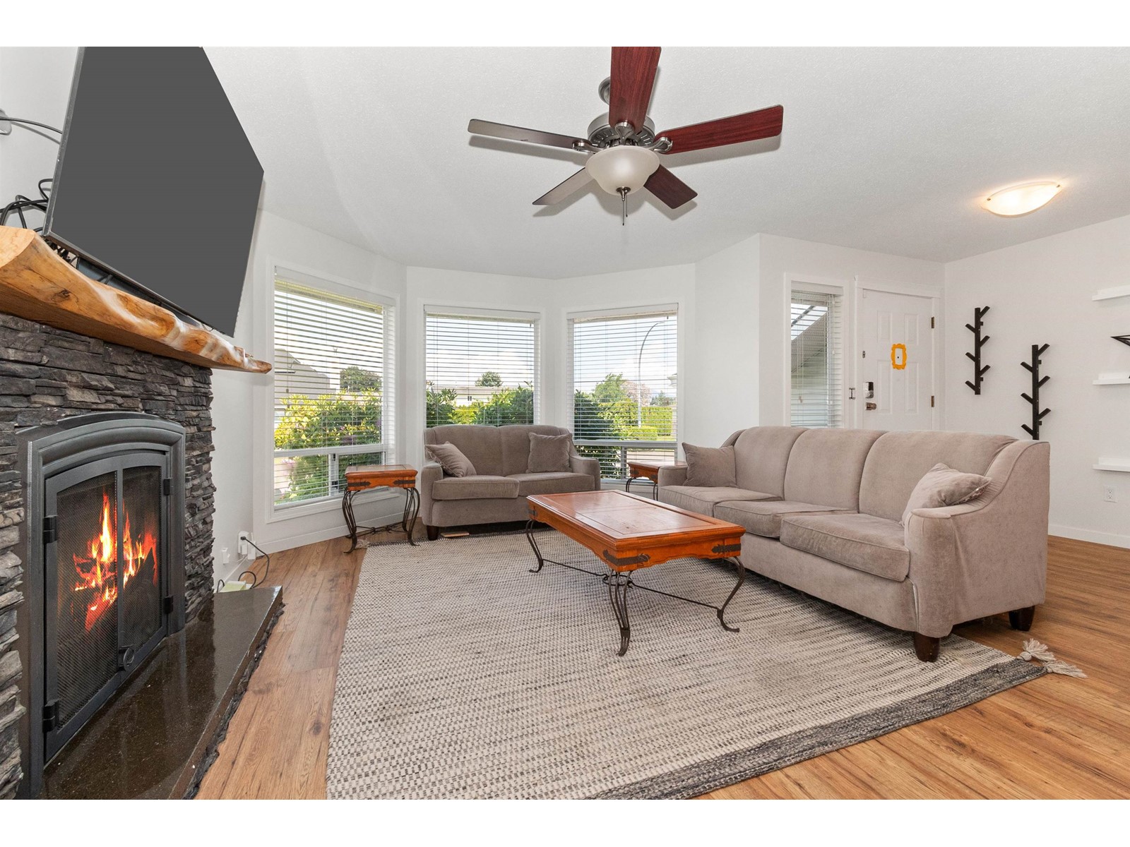 Property at 45210 BLUEJAY AVENUE image 5