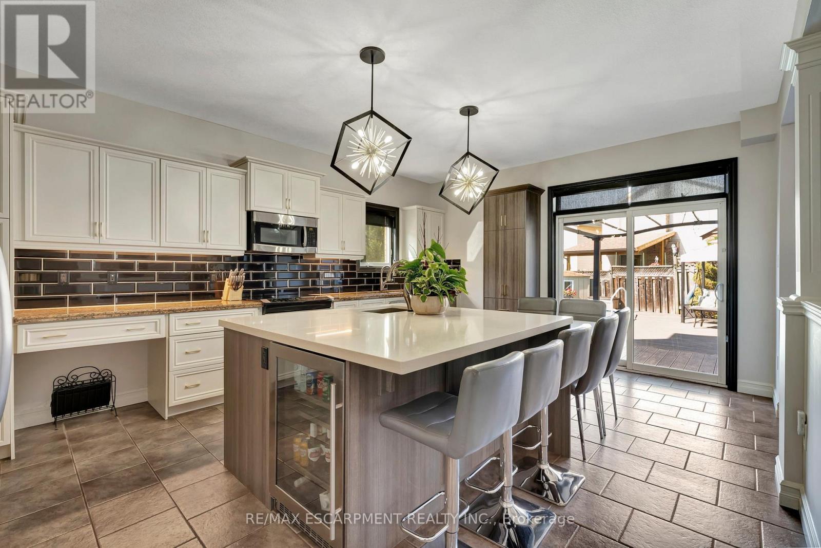 130 Napoli Drive, Hamilton, Ontario  L9C 6X2 - Photo 13 - X12170331