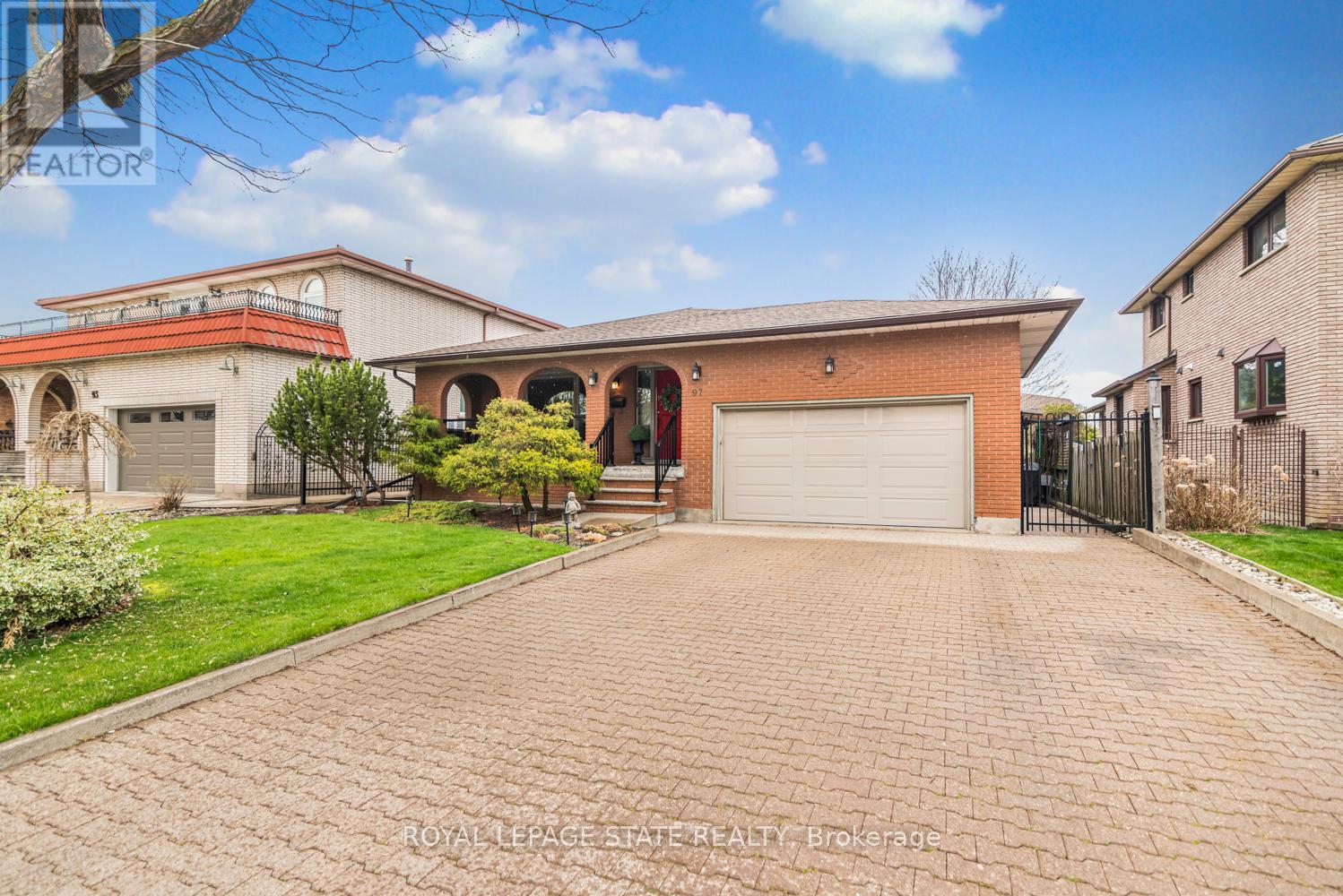 97 Albion Falls Boulevard, Hamilton, Ontario  L8W 1R4 - Photo 2 - X12170412