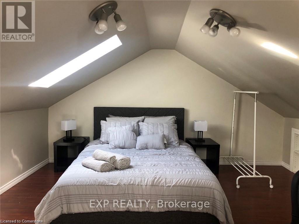 Loft - 250 King Street W, Hamilton, Ontario  L8P 1A9 - Photo 4 - X12170460