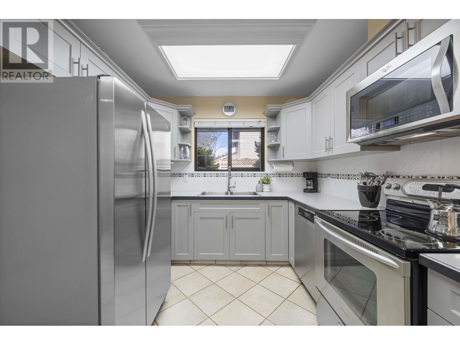 Property at 5001 57 STREET image 4
