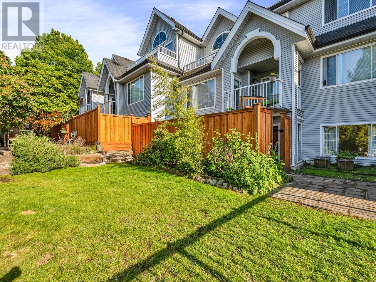 209 1433 E 1ST STREET, vancouver, British Columbia