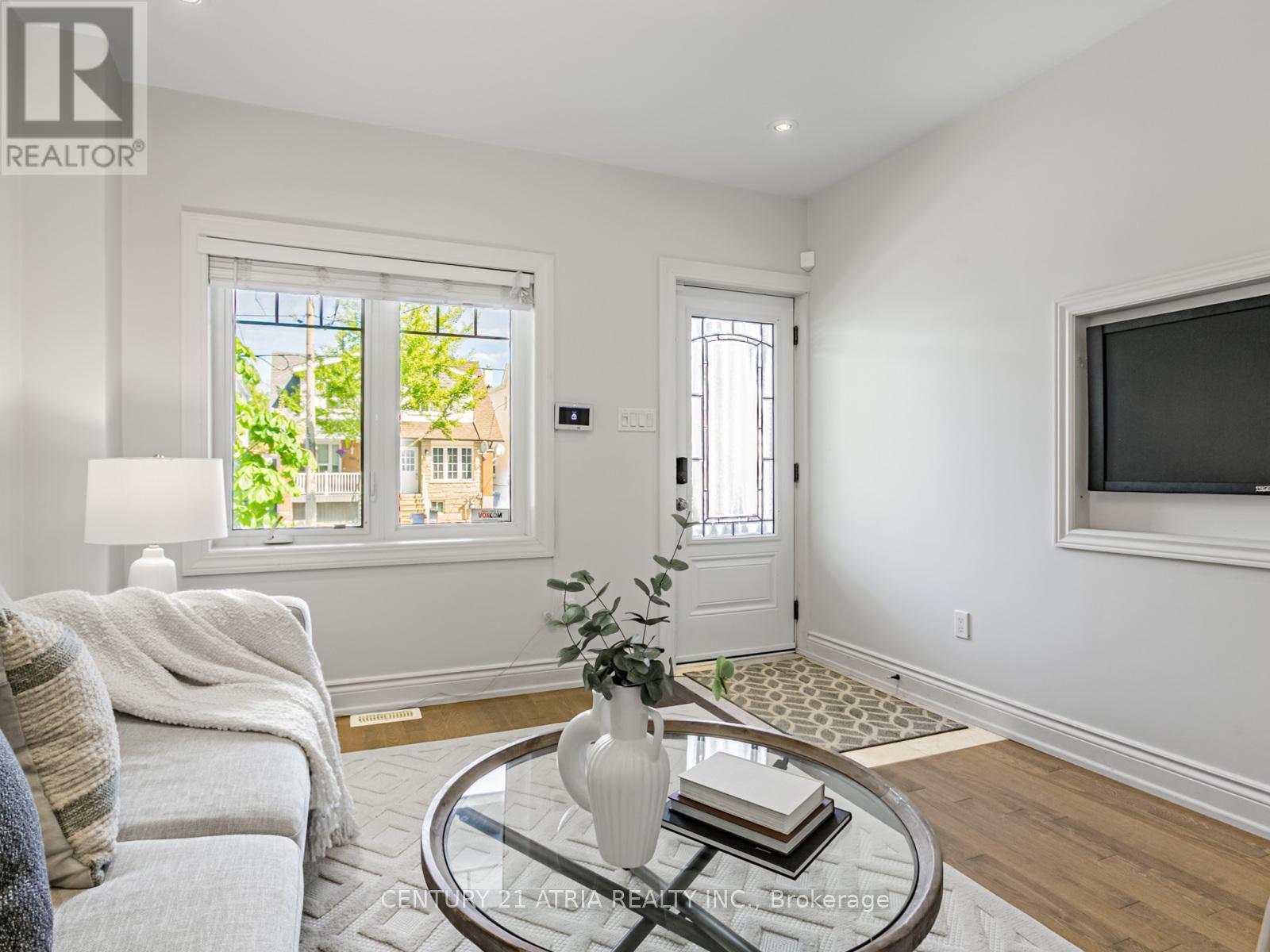 117 Aldwych Avenue, Toronto, Ontario  M4J 1X7 - Photo 1 - E12165943