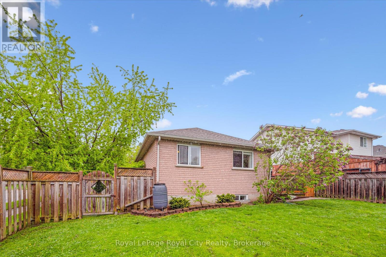 754 Victoria Terrace, Centre Wellington, Ontario  N1M 3L5 - Photo 37 - X12170475