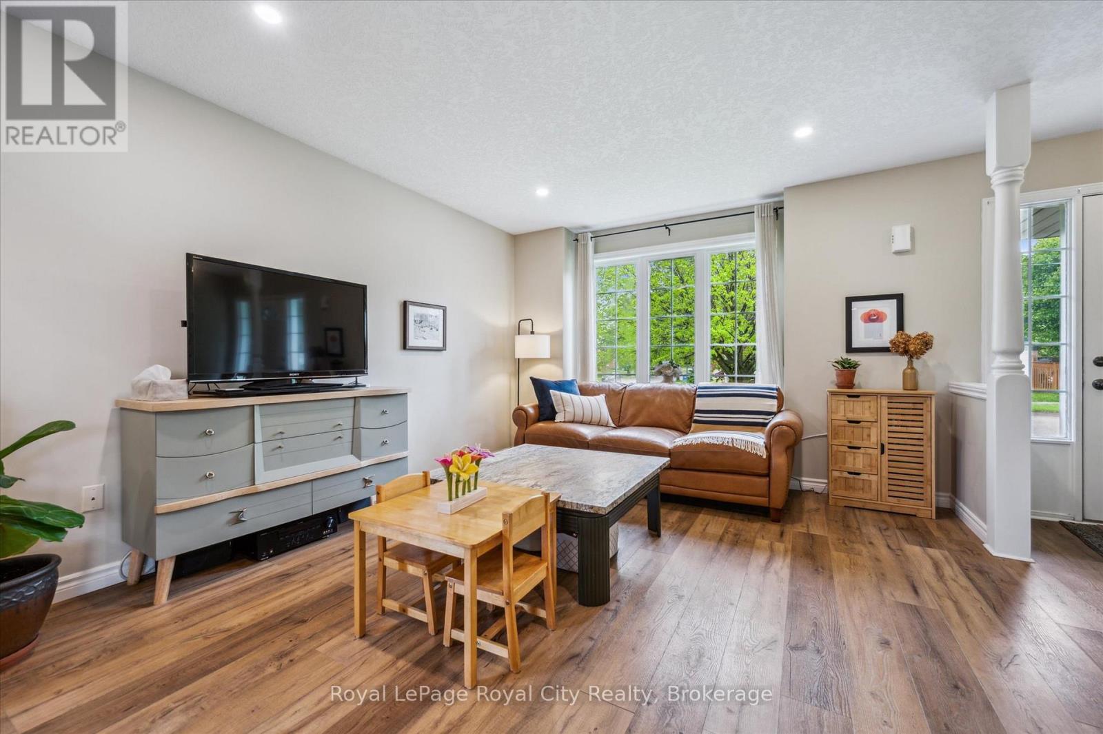 754 Victoria Terrace, Centre Wellington, Ontario  N1M 3L5 - Photo 8 - X12170475