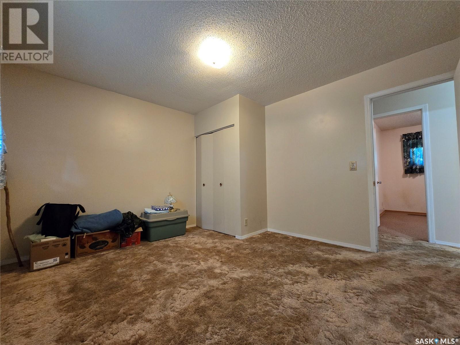 222 Douglas Road, Weyburn, Saskatchewan  S4H 0N4 - Photo 14 - SK006999