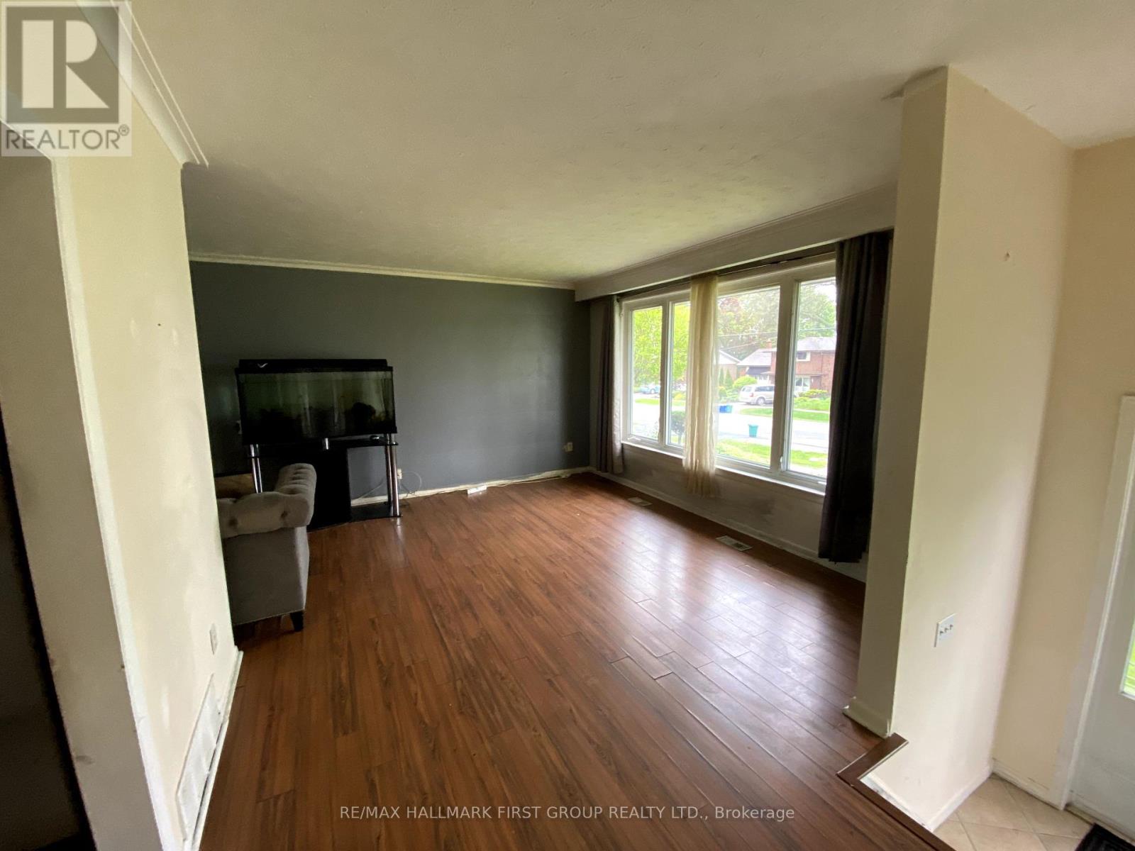 115 Bowman Avenue, Whitby, Ontario  L1N 3T7 - Photo 3 - E12170151