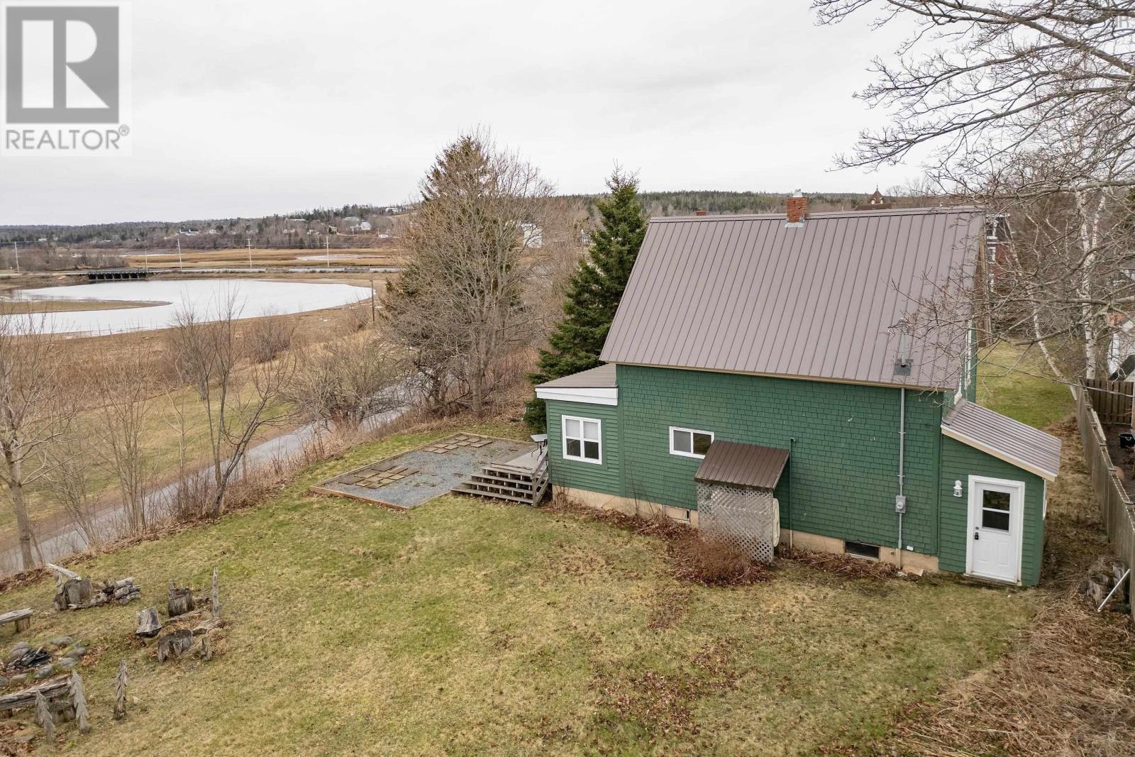 1 Moore Street, Parrsboro, Nova Scotia  B0M 1S0 - Photo 2 - 202508784
