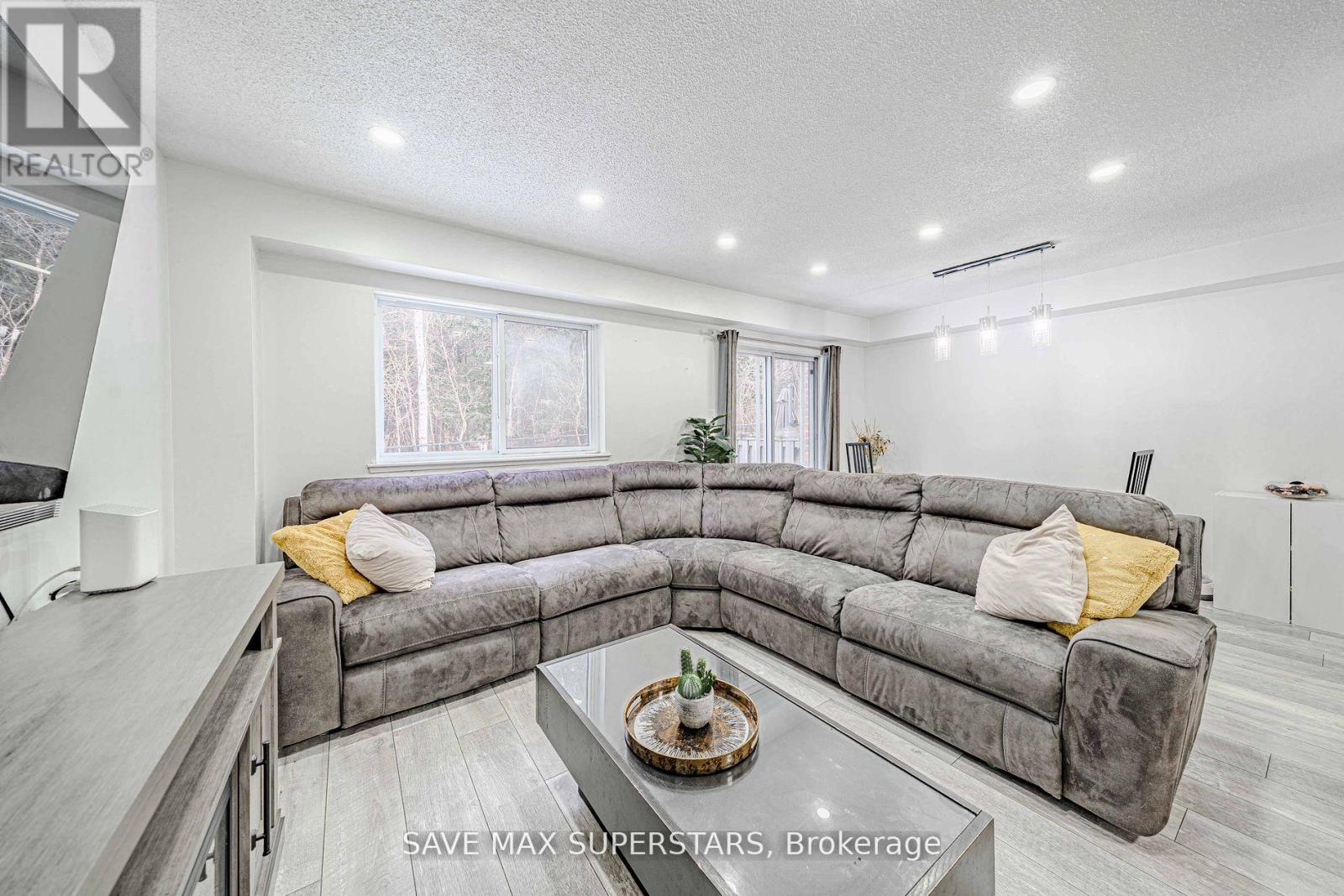 577 Jack Giles Circle, Newmarket, Ontario  L3X 1X9 - Photo 25 - N12170496