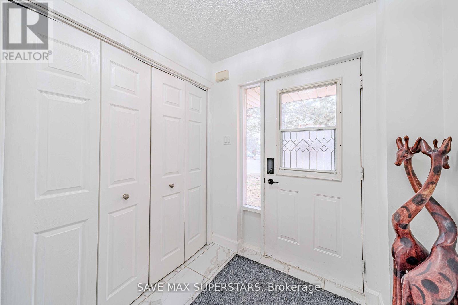577 Jack Giles Circle, Newmarket, Ontario  L3X 1X9 - Photo 38 - N12170496