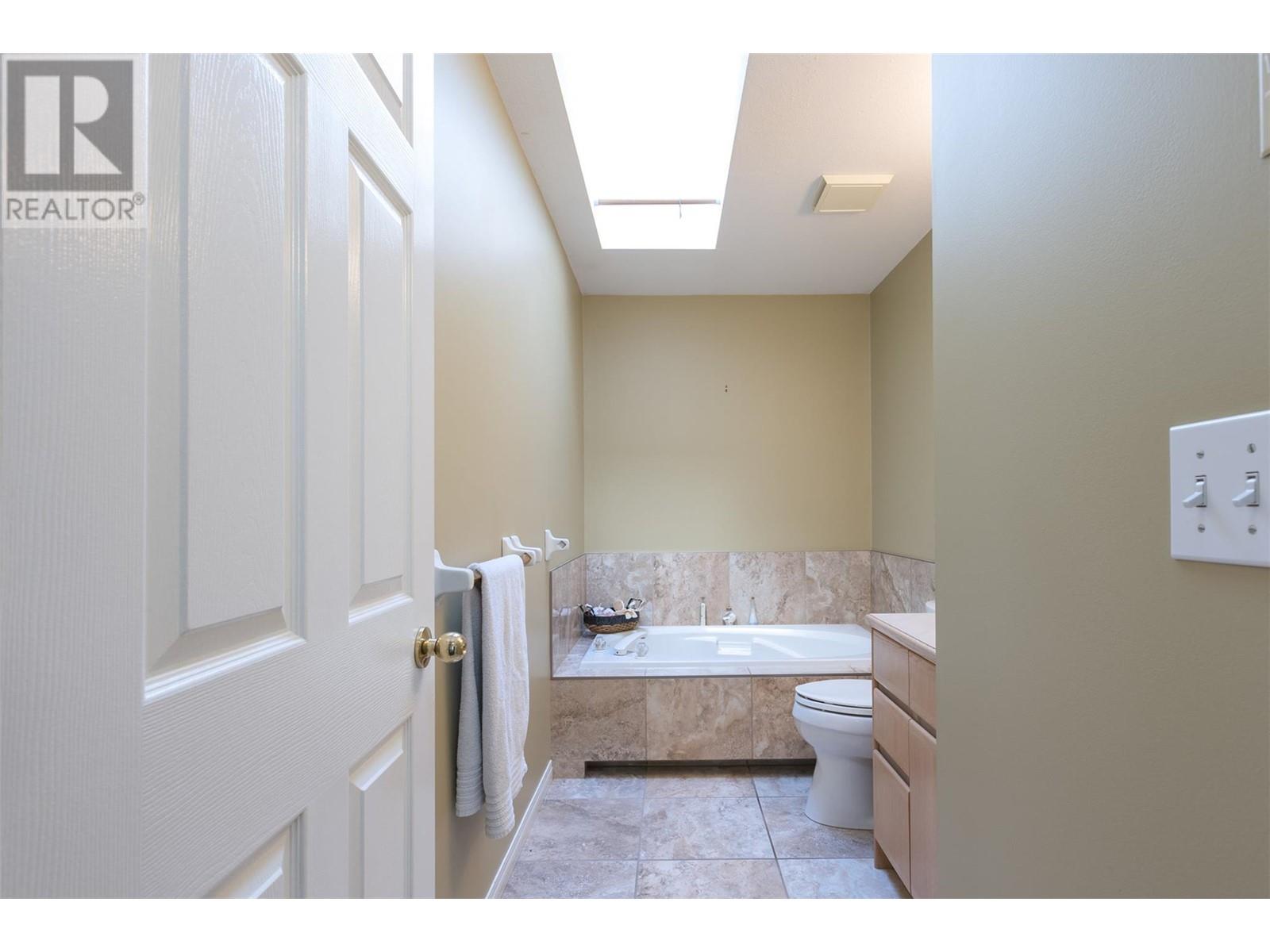 1201 Trevor Drive, West Kelowna, British Columbia  V1Z 1R5 - Photo 12 - 10349105