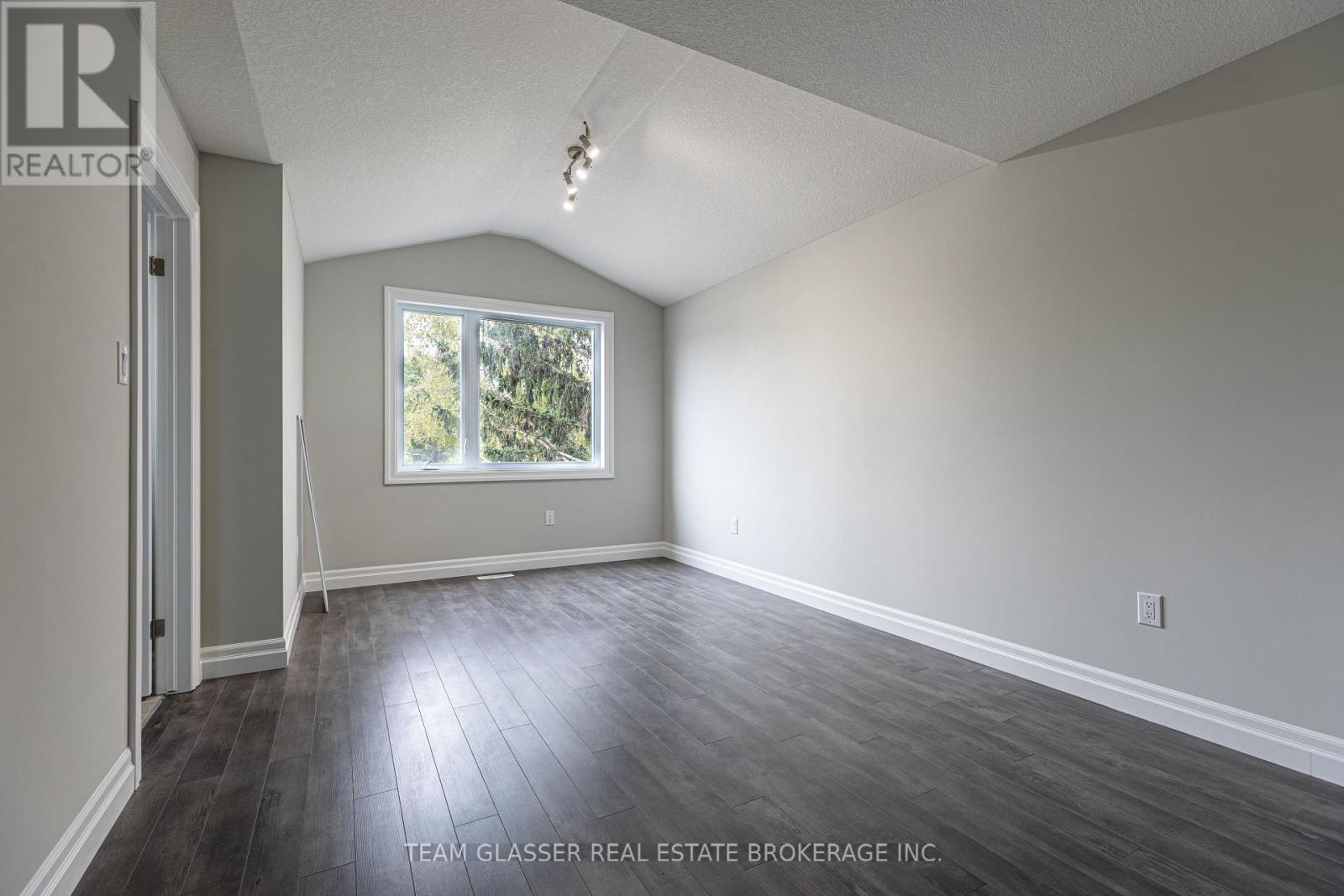 1604 Chickadee Trail, London South (South U), Ontario  N6N 1K2 - Photo 21 - X12170566