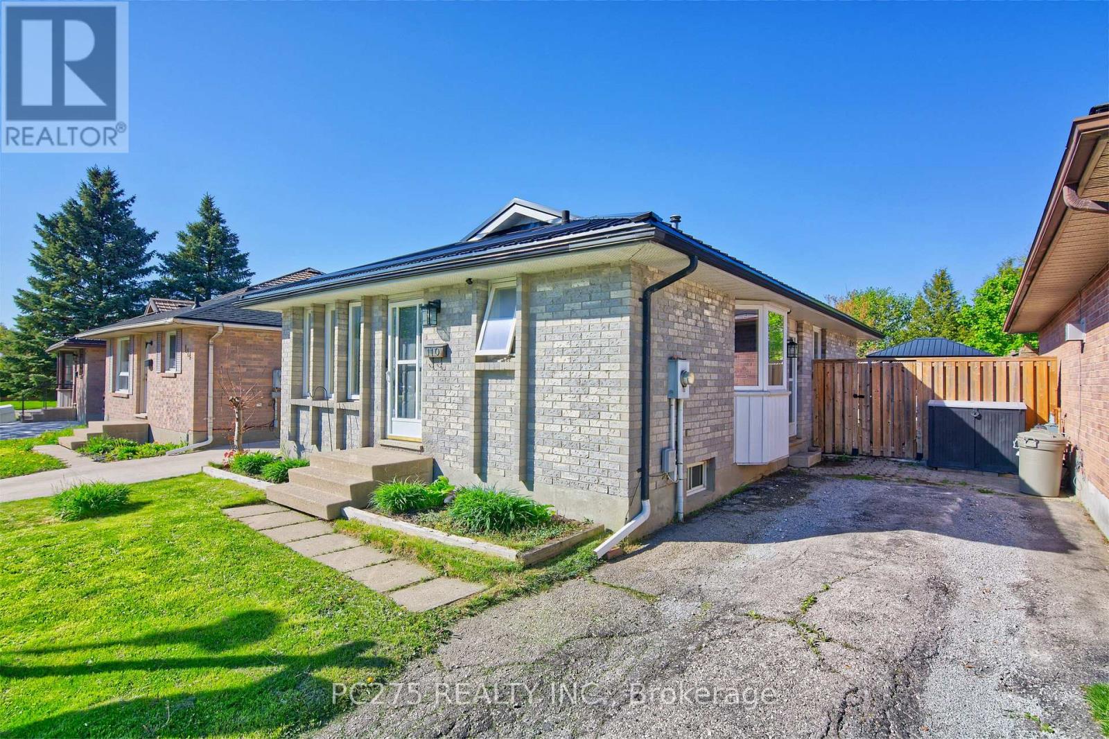 Photo 3 of 31 for 110 Carlyle Drive