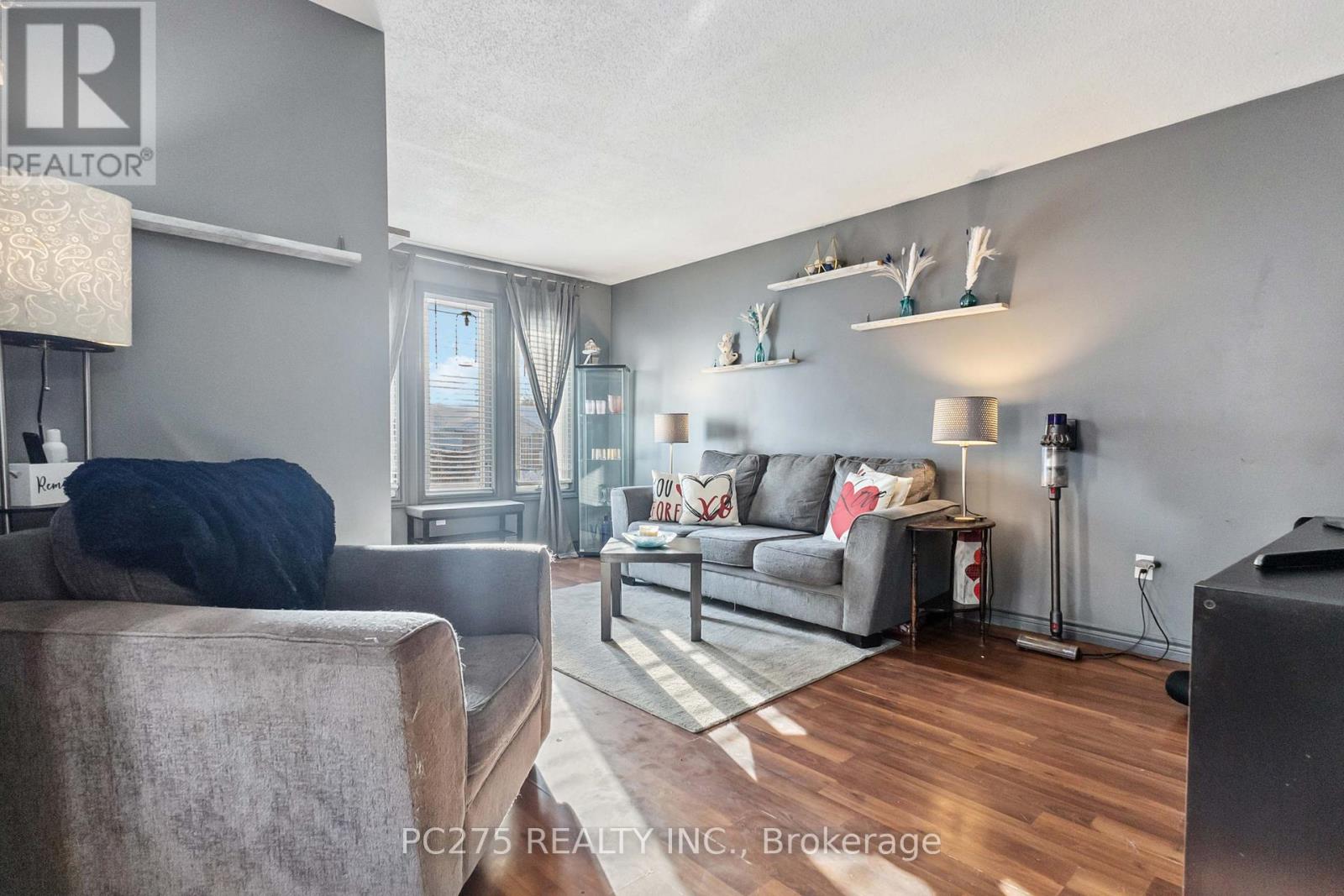 Photo 7 of 31 for 110 Carlyle Drive