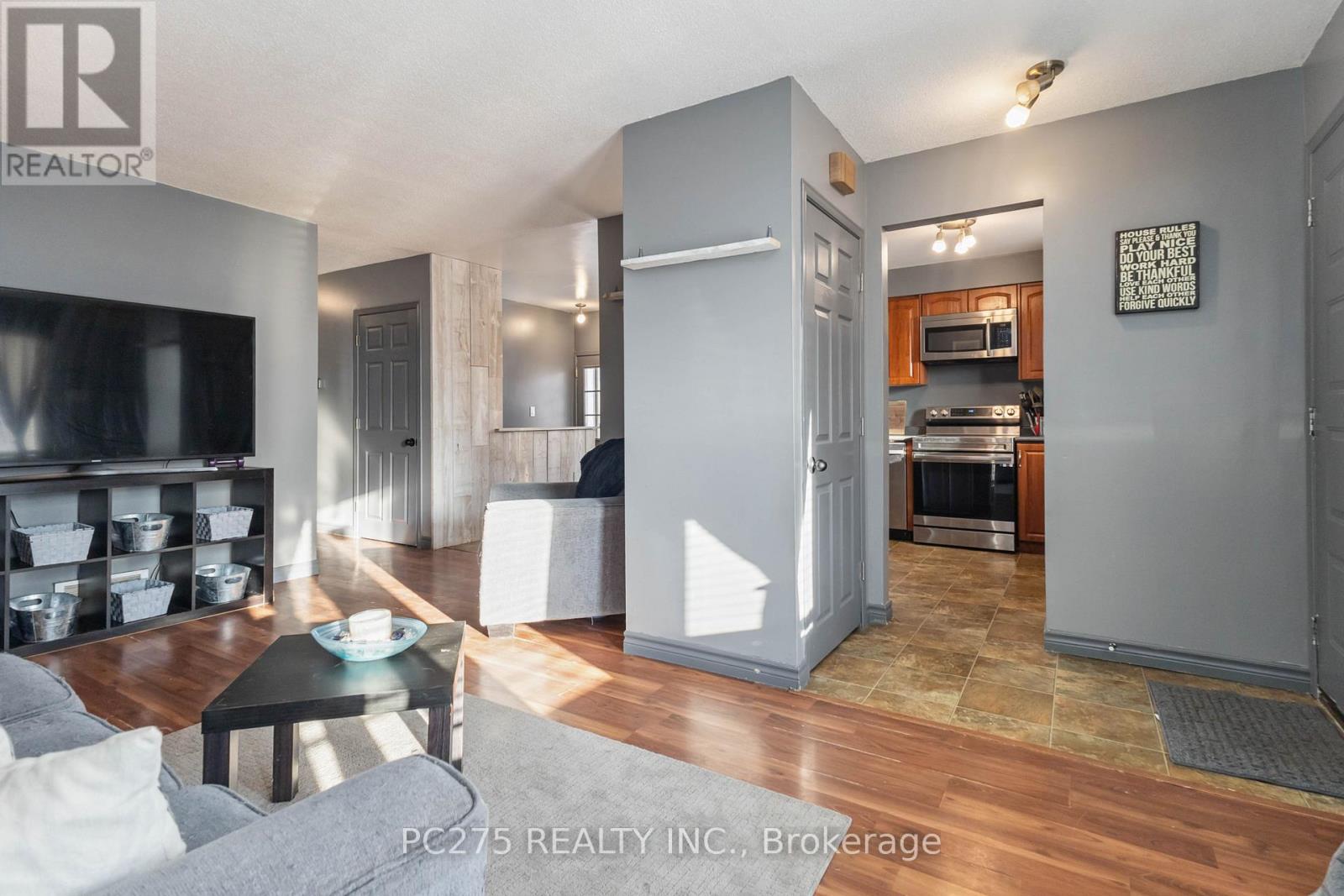 Photo 9 of 31 for 110 Carlyle Drive